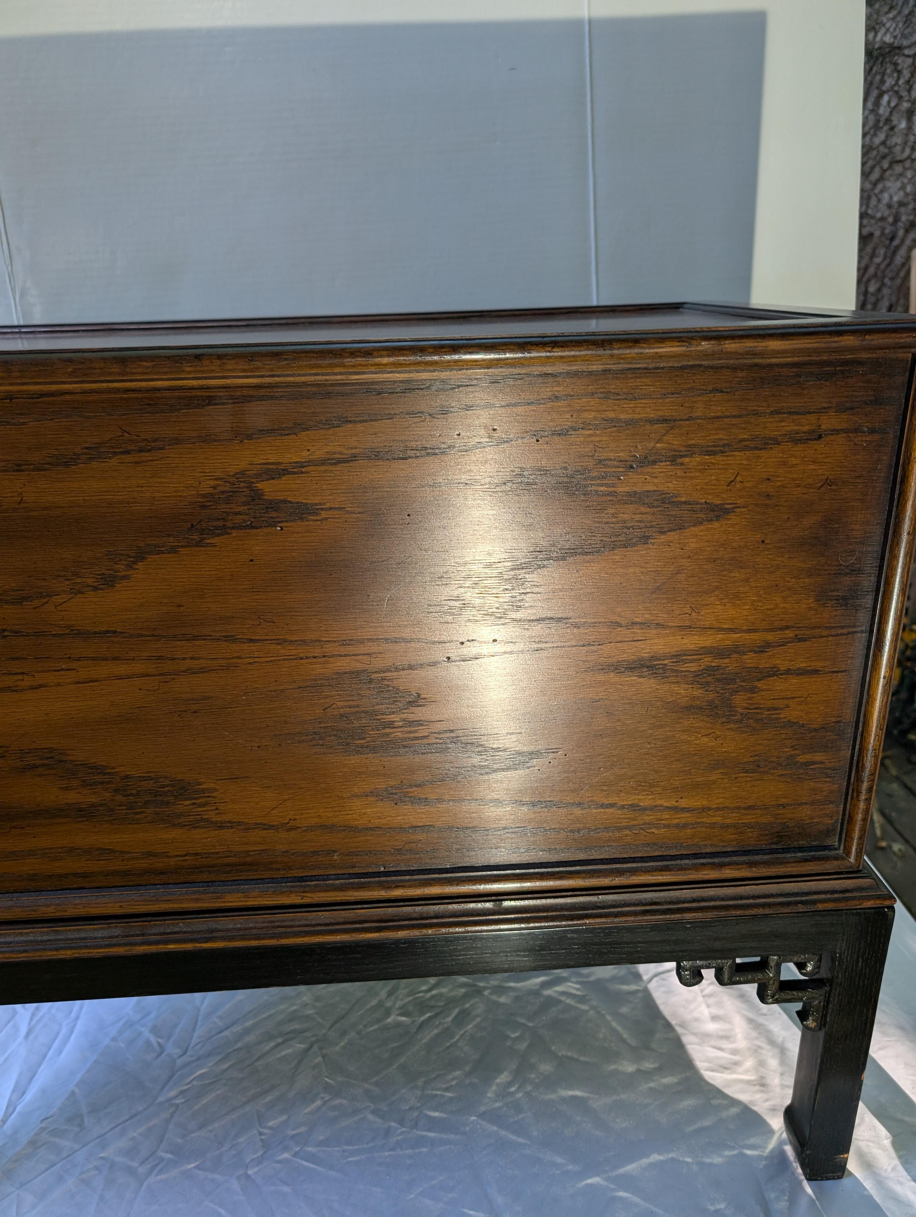 Chinoiserie Hekman en loupe et laqué noir en vente 10