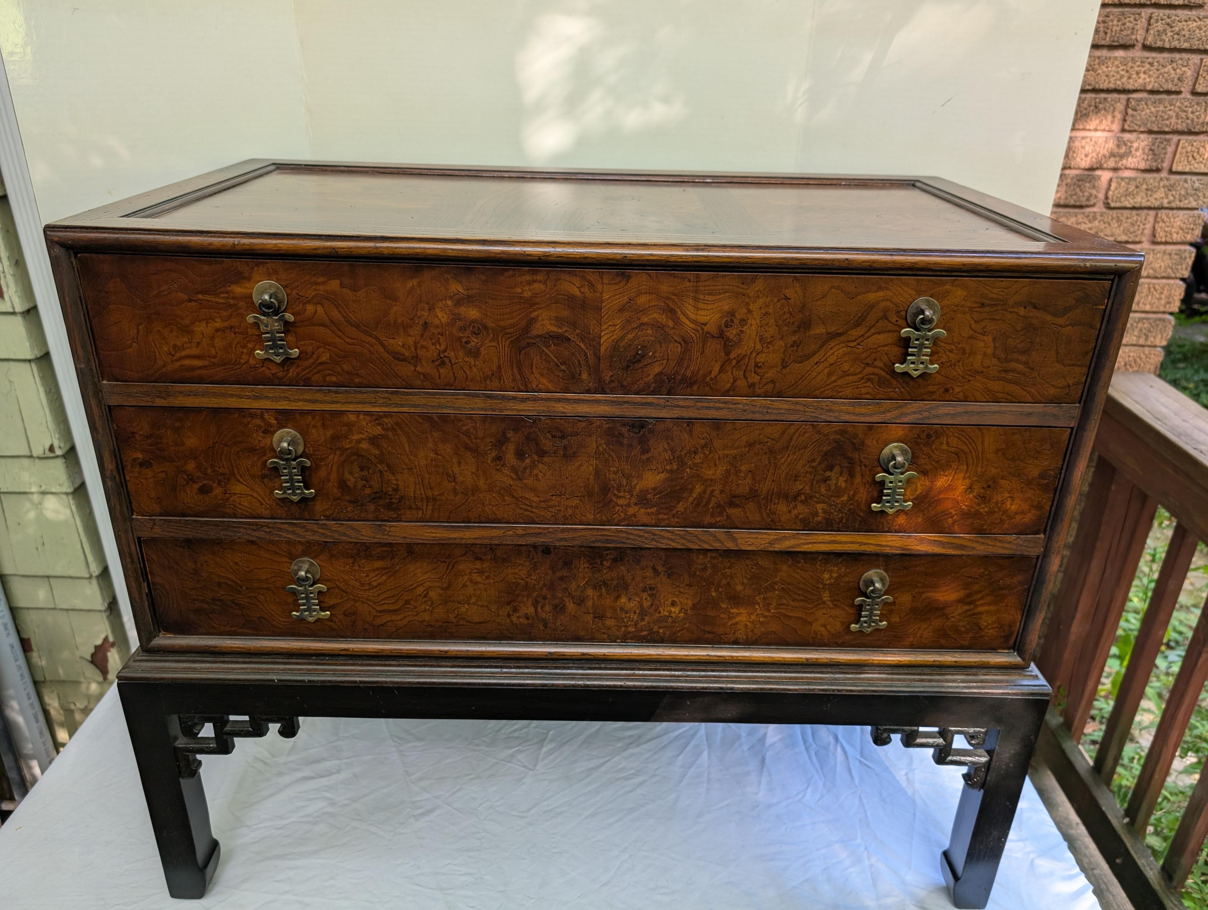 Chinoiserie Hekman en loupe et laqué noir en vente 3