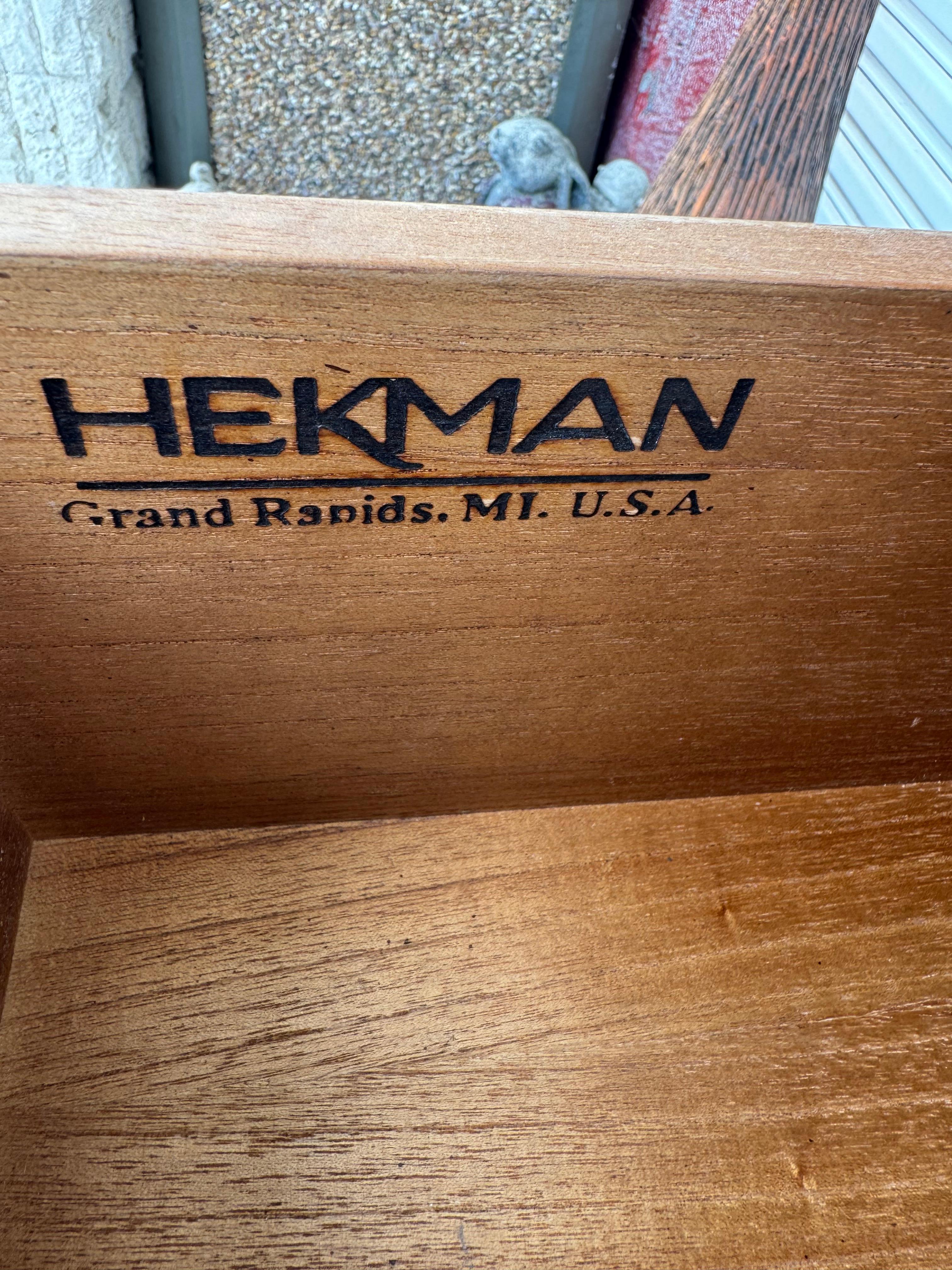 20th Century Vintage Hekman Walnut 4 Drawer Commode For Sale