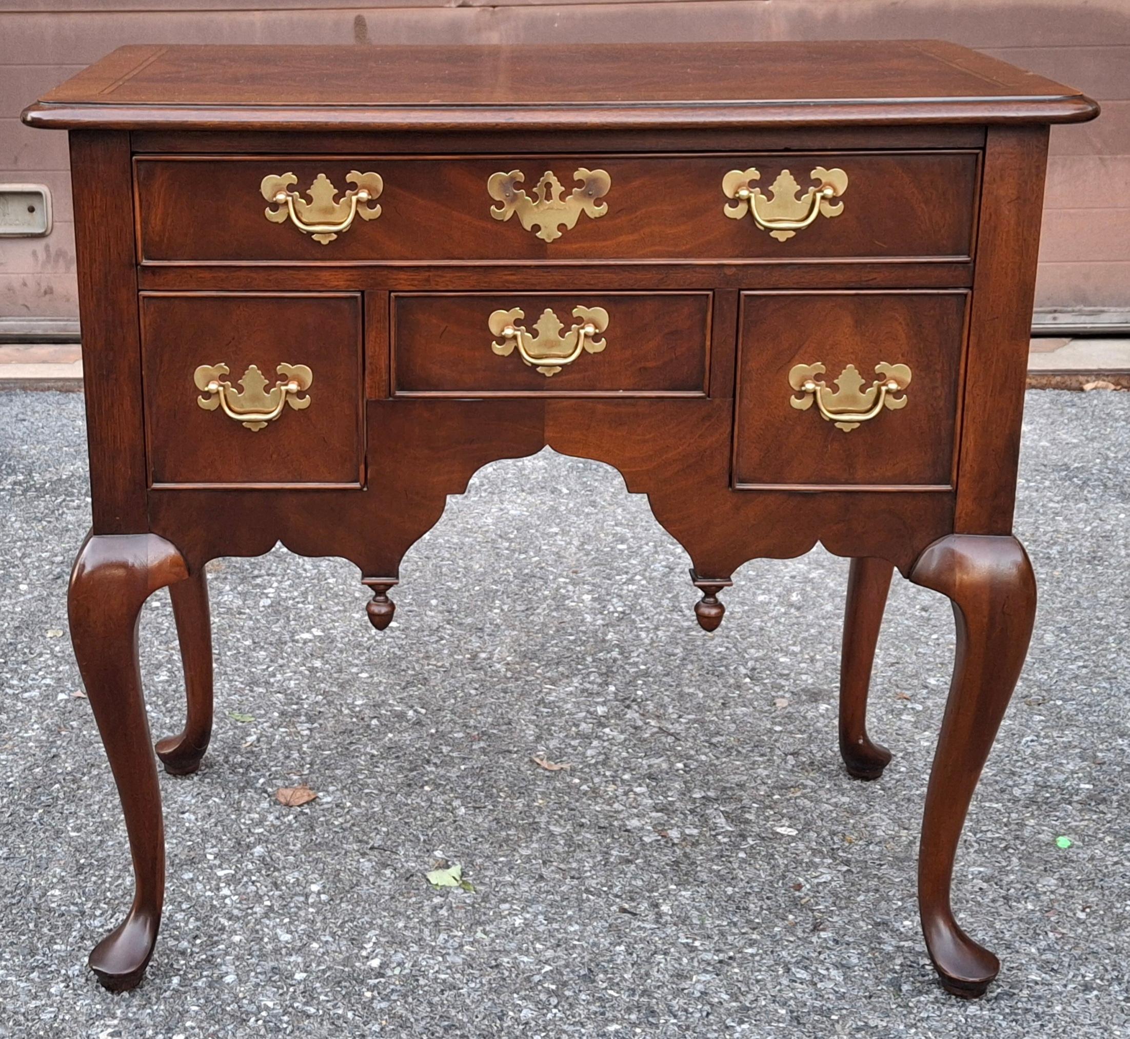 Hekman Furniture Chippendale Style Cross-Banded and Crotch Mahogany with Satinwood Inlaid Lowboy Commode.
Measures: 32
