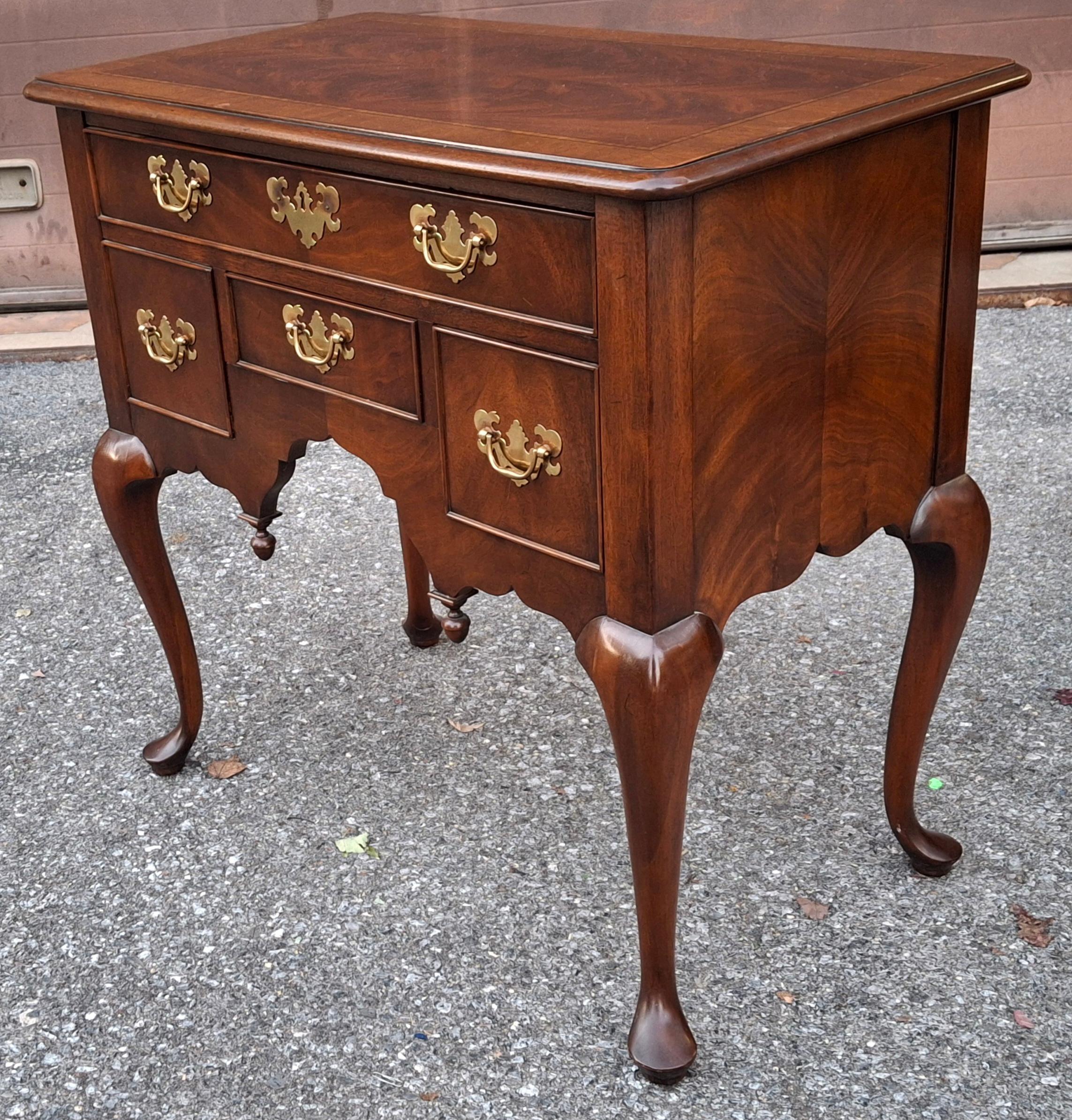 20th Century Hekman Chippendale Style Cross-Banded Crotch Mahogany & Satinwood Inlaid Lowboy For Sale