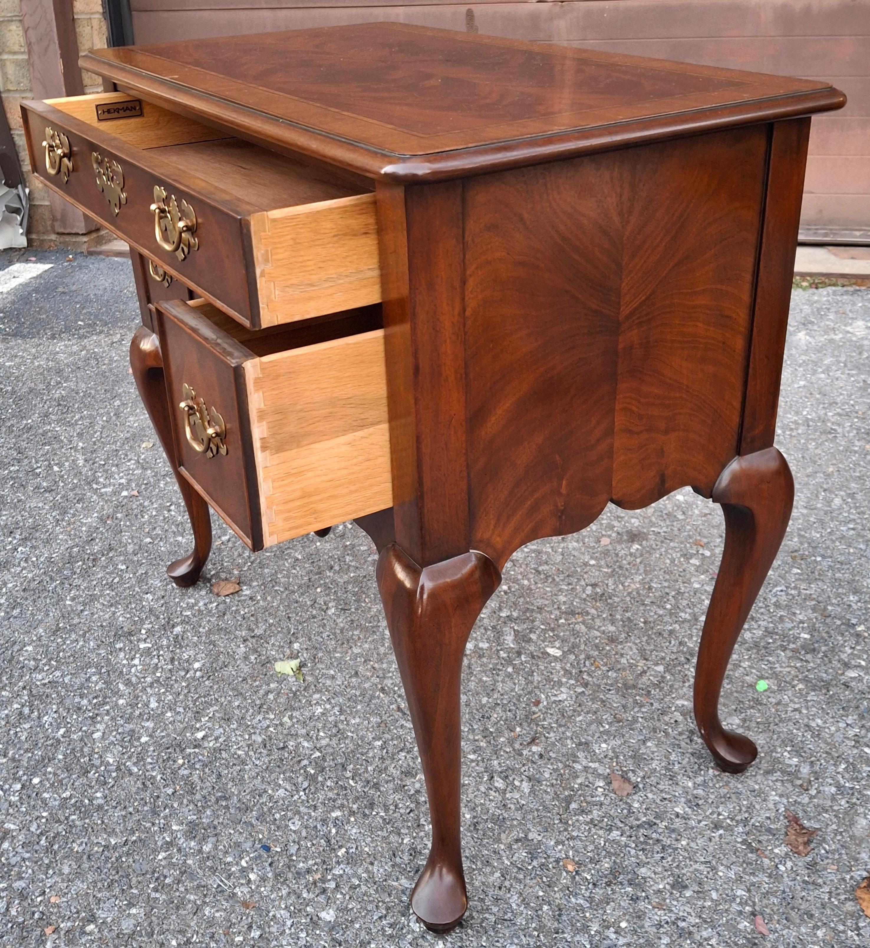 Brass Hekman Chippendale Style Cross-Banded Crotch Mahogany & Satinwood Inlaid Lowboy For Sale