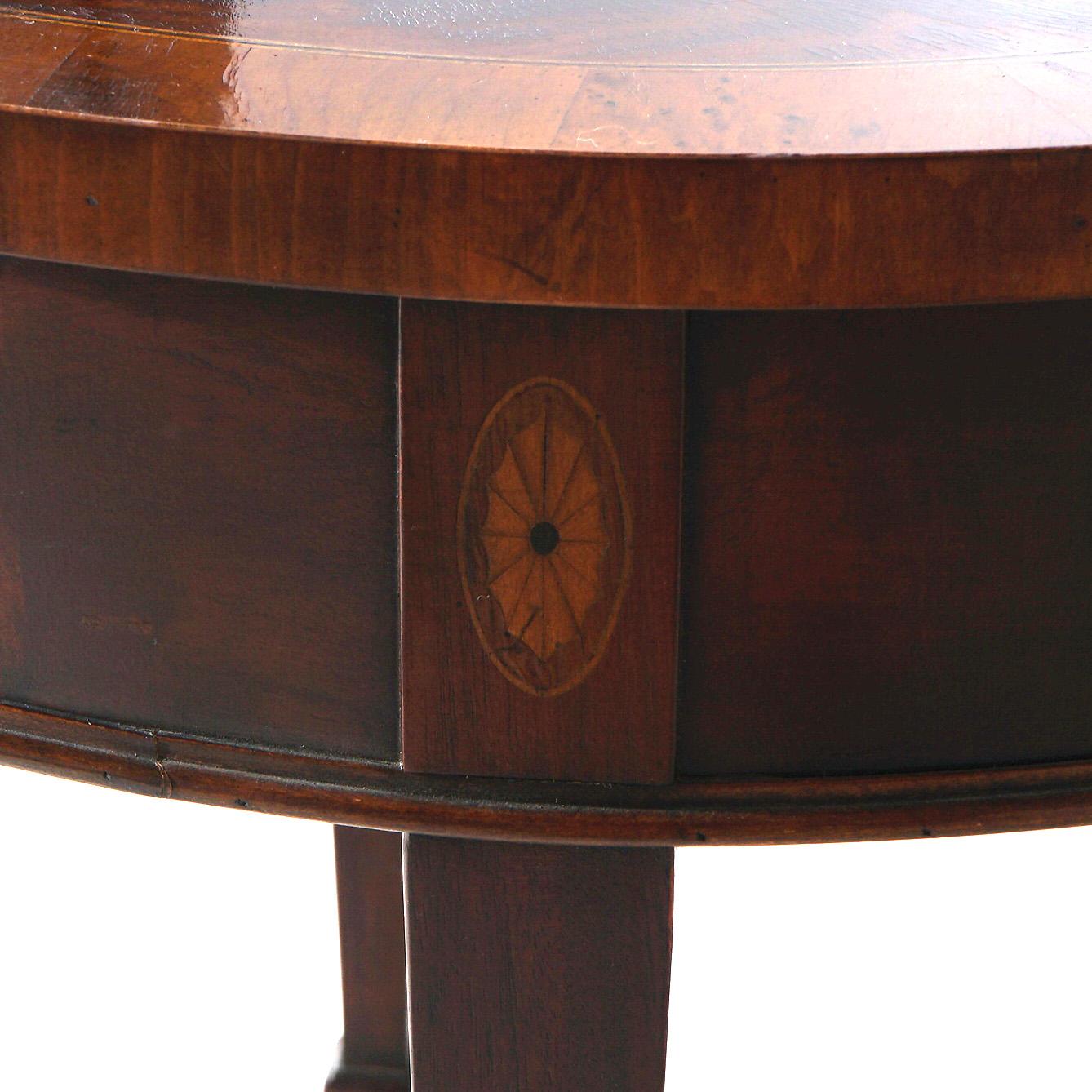 Hekman Copley Style Flame Mahogany & Satinwood Inlaid Side Table C1930 For Sale 2
