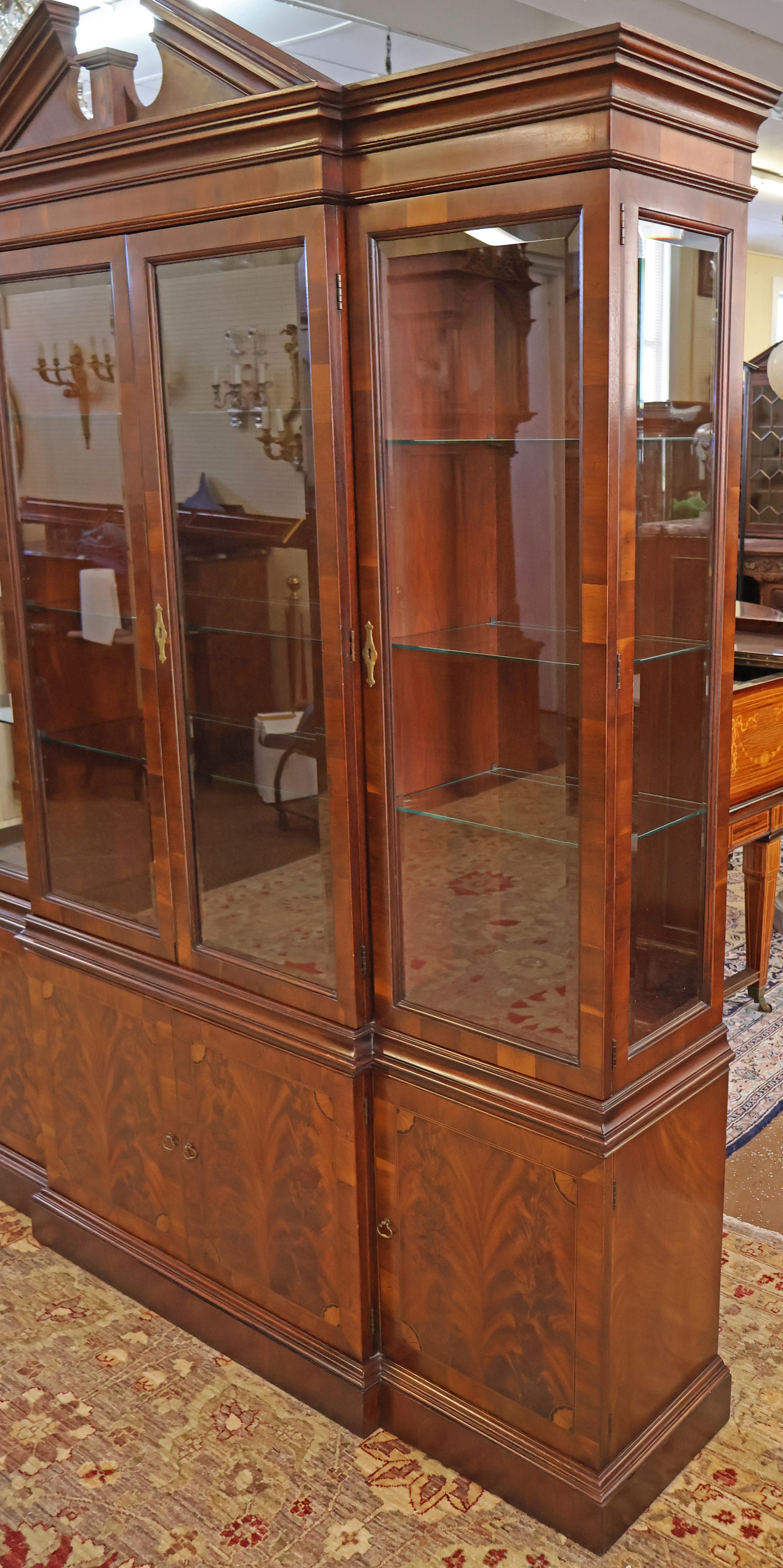 Hekman Federal Style Mahogany Bookcase Cabinet Breakfront en vente 3