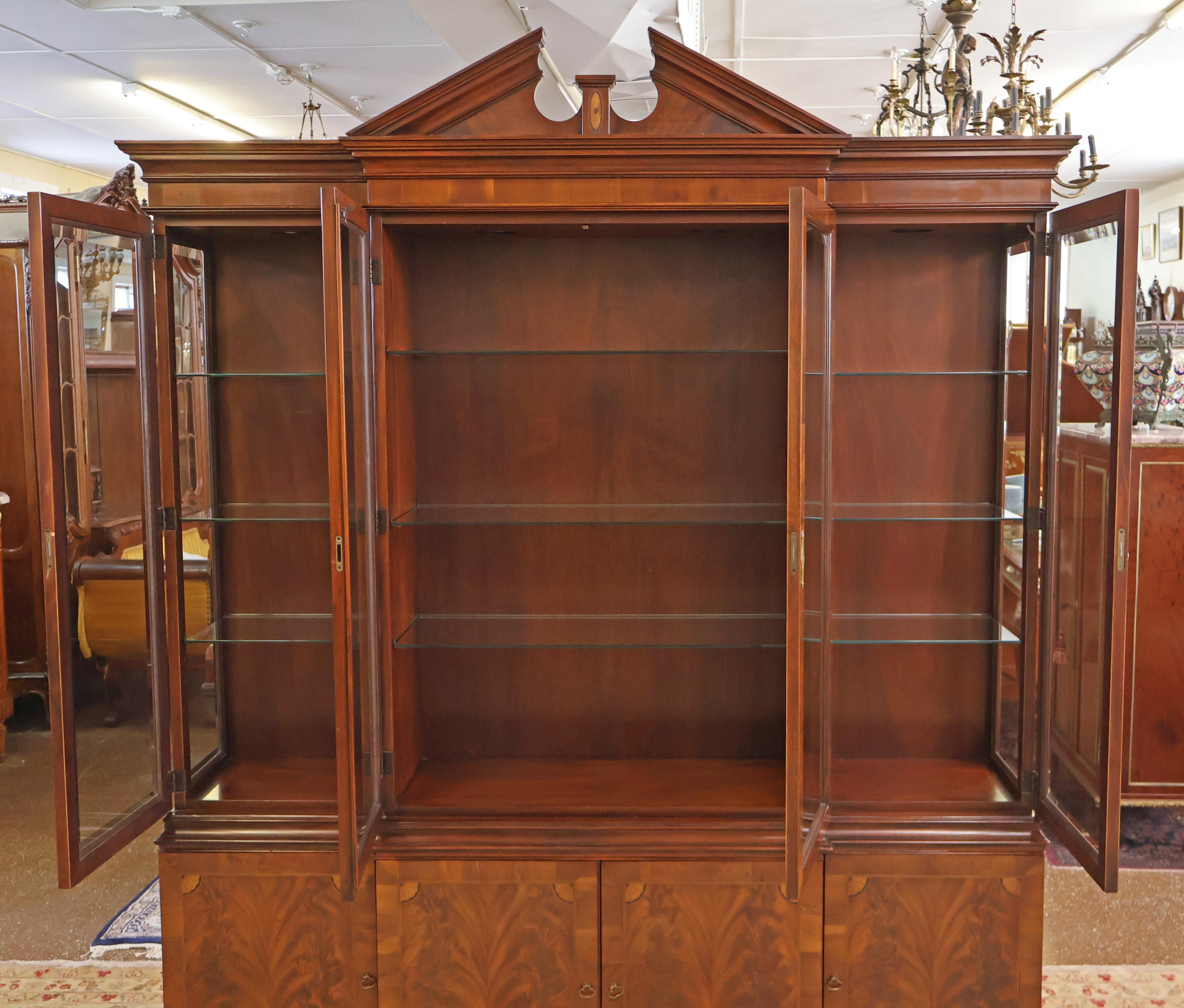 Late 20th Century Hekman Federal Style Mahogany Bookcase Cabinet Breakfront For Sale