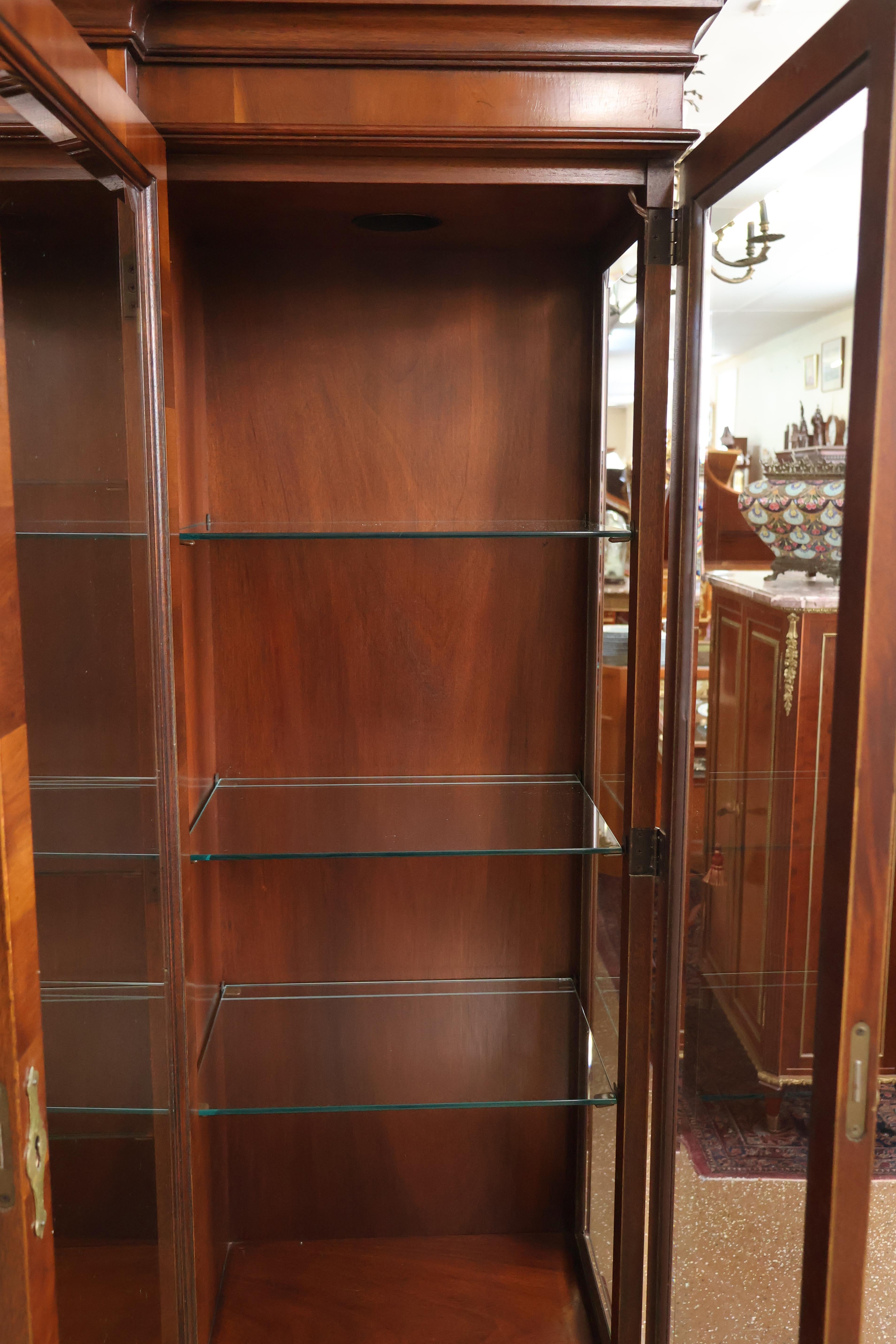 Acajou Hekman Federal Style Mahogany Bookcase Cabinet Breakfront en vente