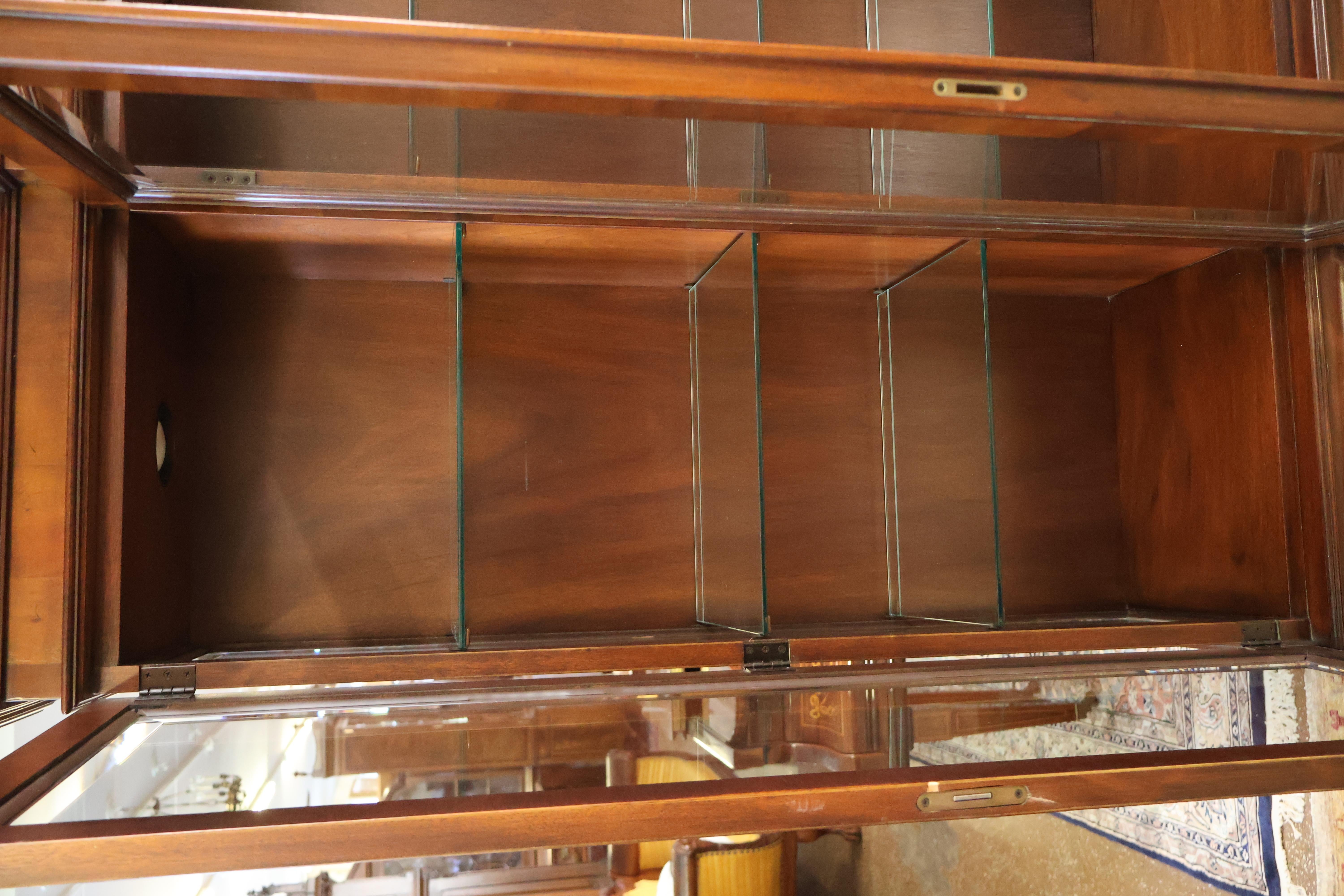 Hekman Federal Style Mahogany Bookcase Cabinet Breakfront en vente 1