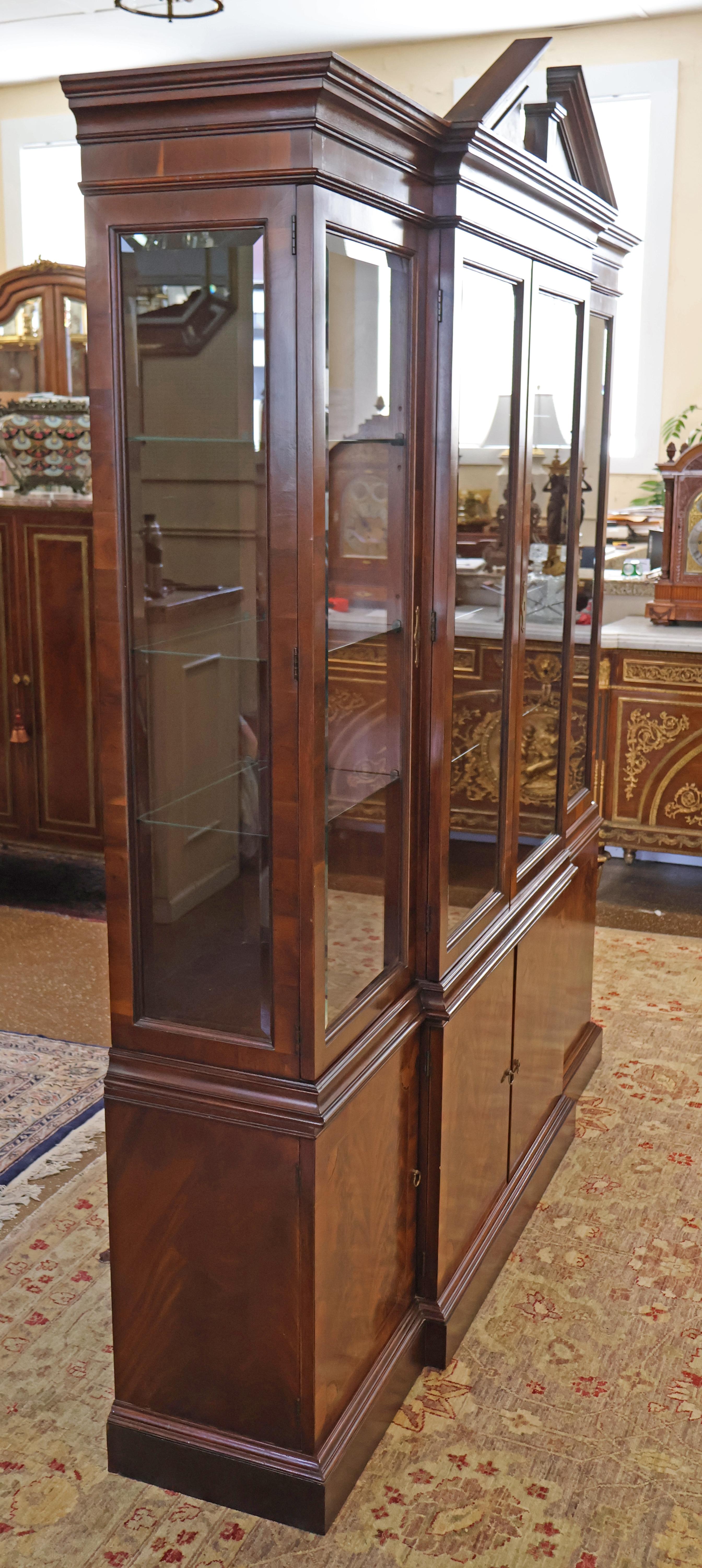 Hekman Federal Style Mahogany Bookcase Cabinet Breakfront en vente 2