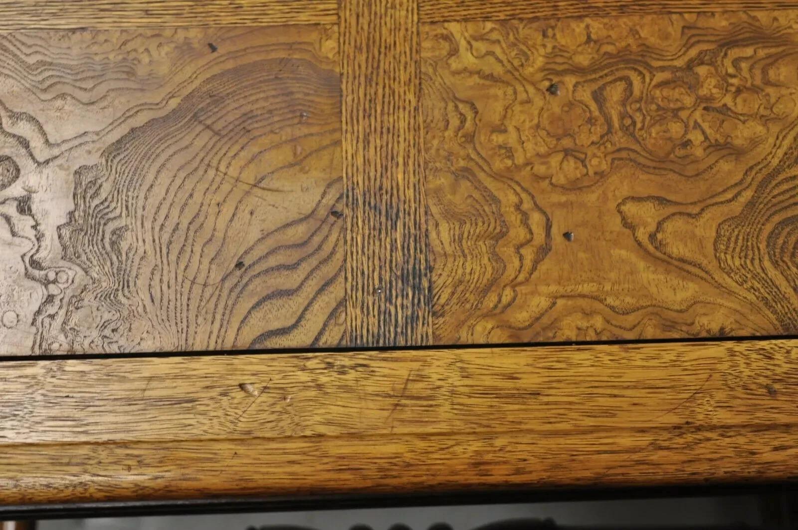 Tavolini da tavolo con lampada Hekman French Country English Jacobean Oak Burlwood - una coppia in vendita 2
