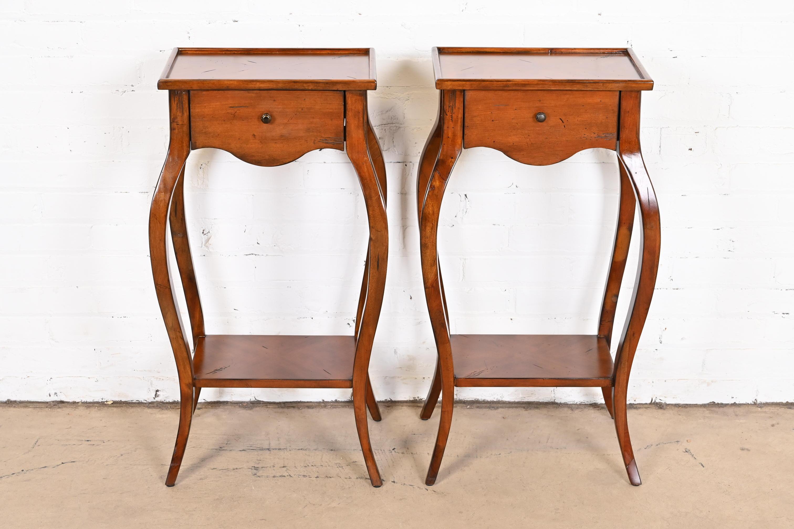 Hekman French Provincial Cherry Wood Nightstands, Pair In Good Condition In South Bend, IN