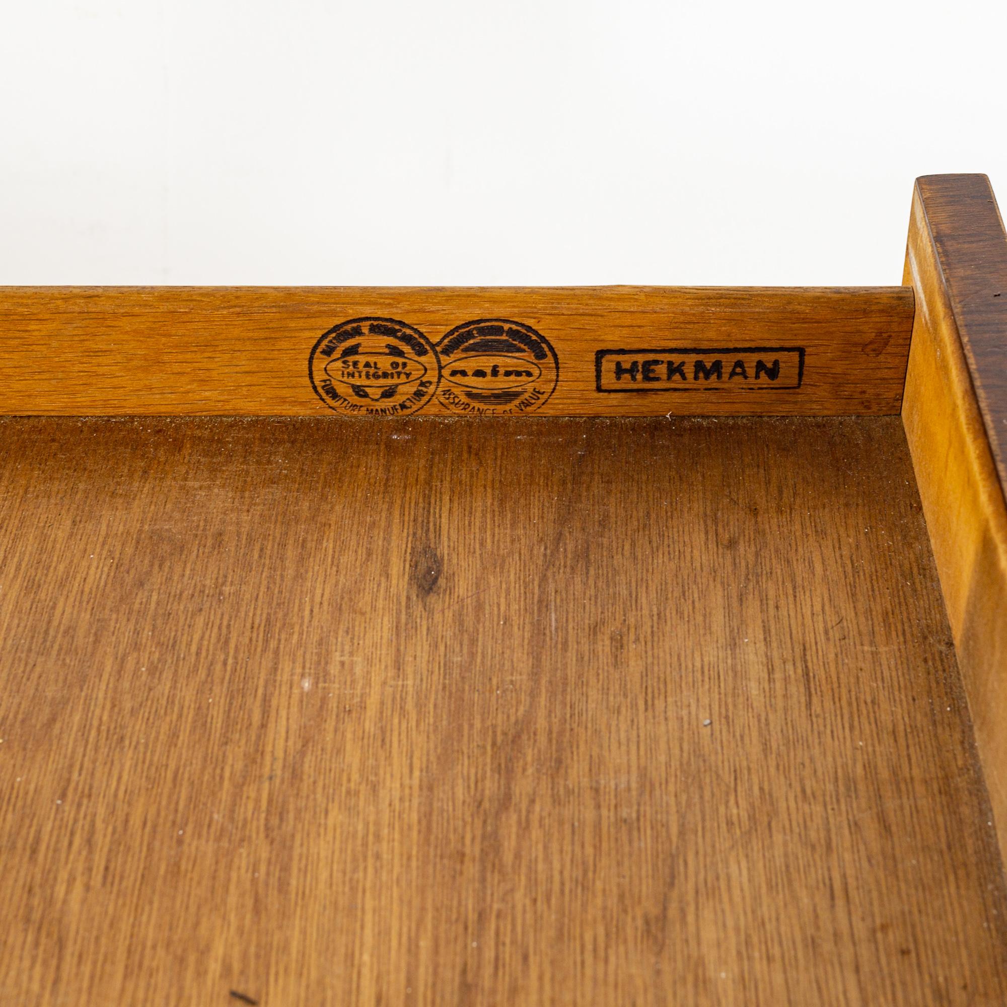 Hekman Furniture Scrivania del Medioevo con rotolo a cilindro in vendita 4