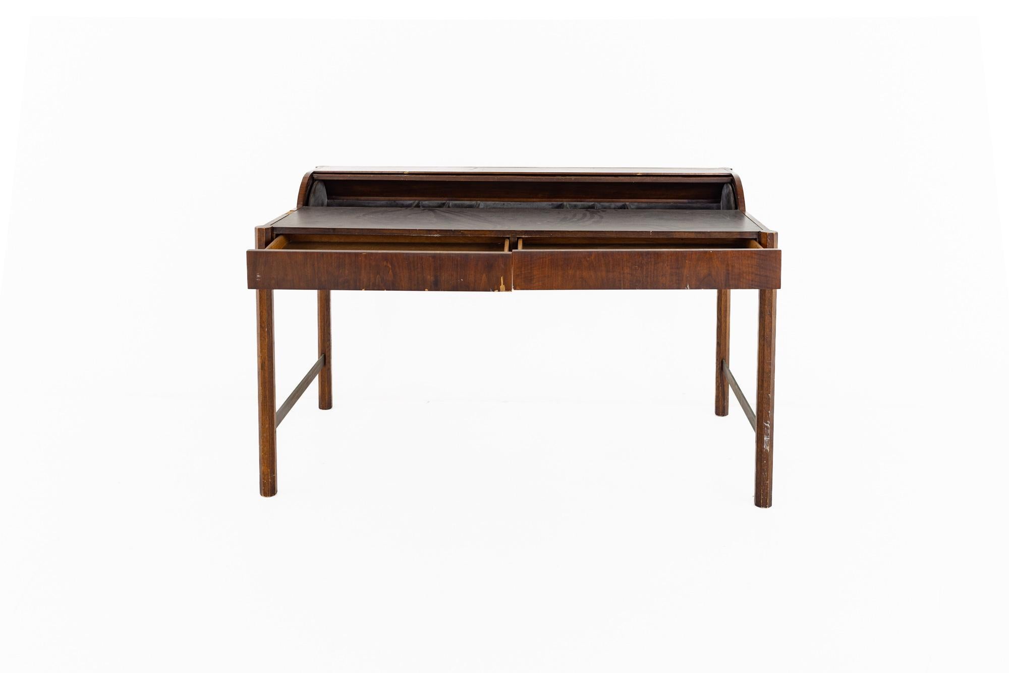 American Hekman Furniture Mid Century Desk with Cylinder Roll For Sale