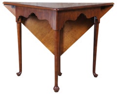 Hekman Furniture Olive Ash Burl Queen Anne Handkerchief Triangular Corner Table