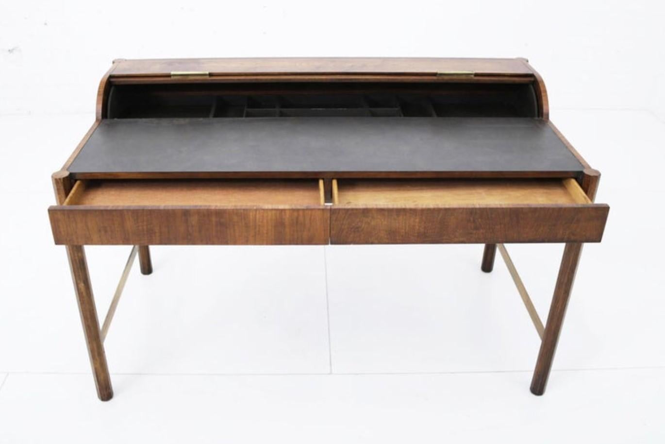 A unique vintage Mid-Century Modern roll top desk by the Hekman Furniture Company of Grand Rapids, Michigan. Hekman Furniture was funded in 1922 and become part of the Howard Miller Company in 1983.
The company is still in business but this desk