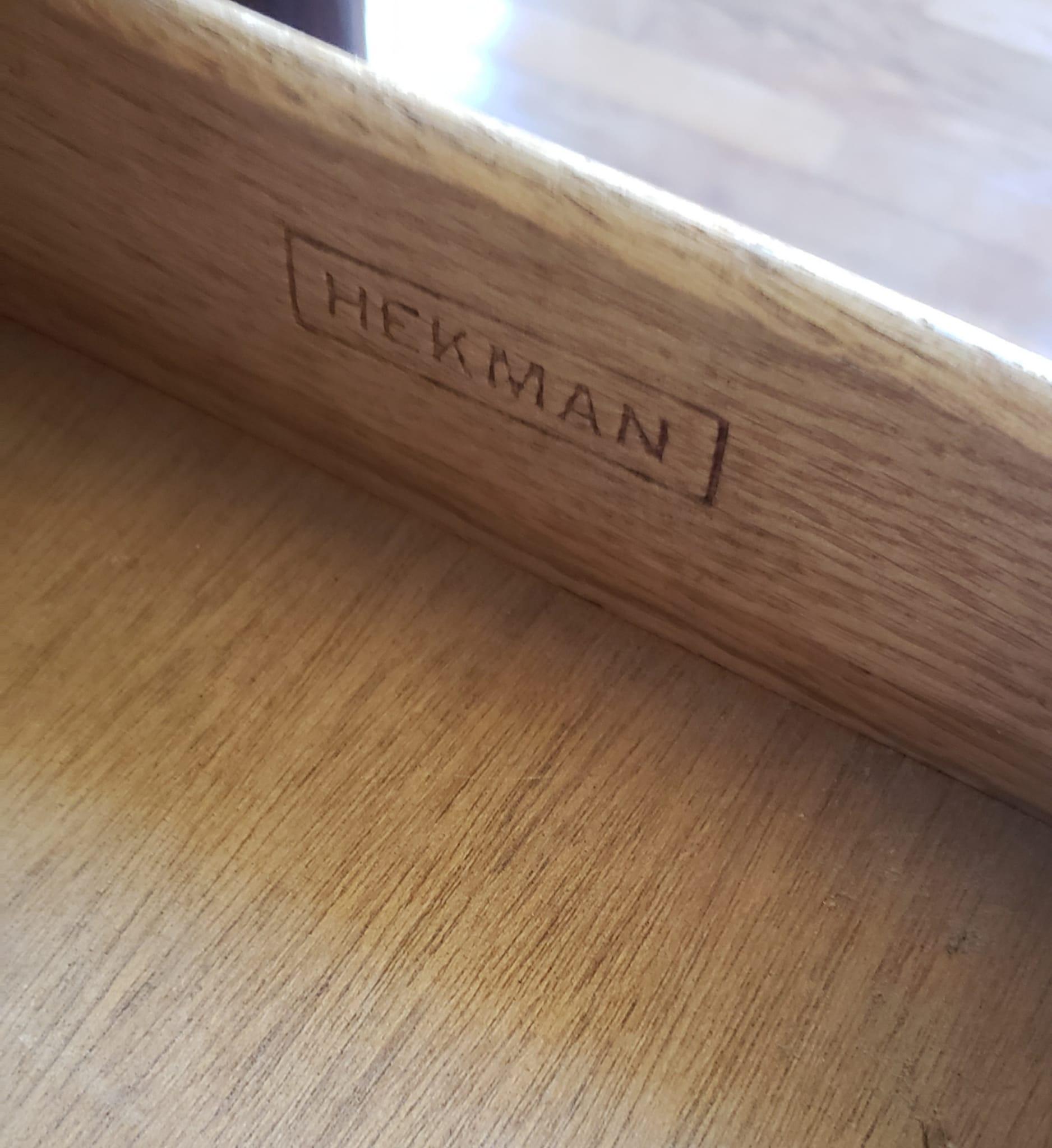 Vannerie Hekman Mid-Century Burl Walnut Table d'appoint à un tiroir en vente
