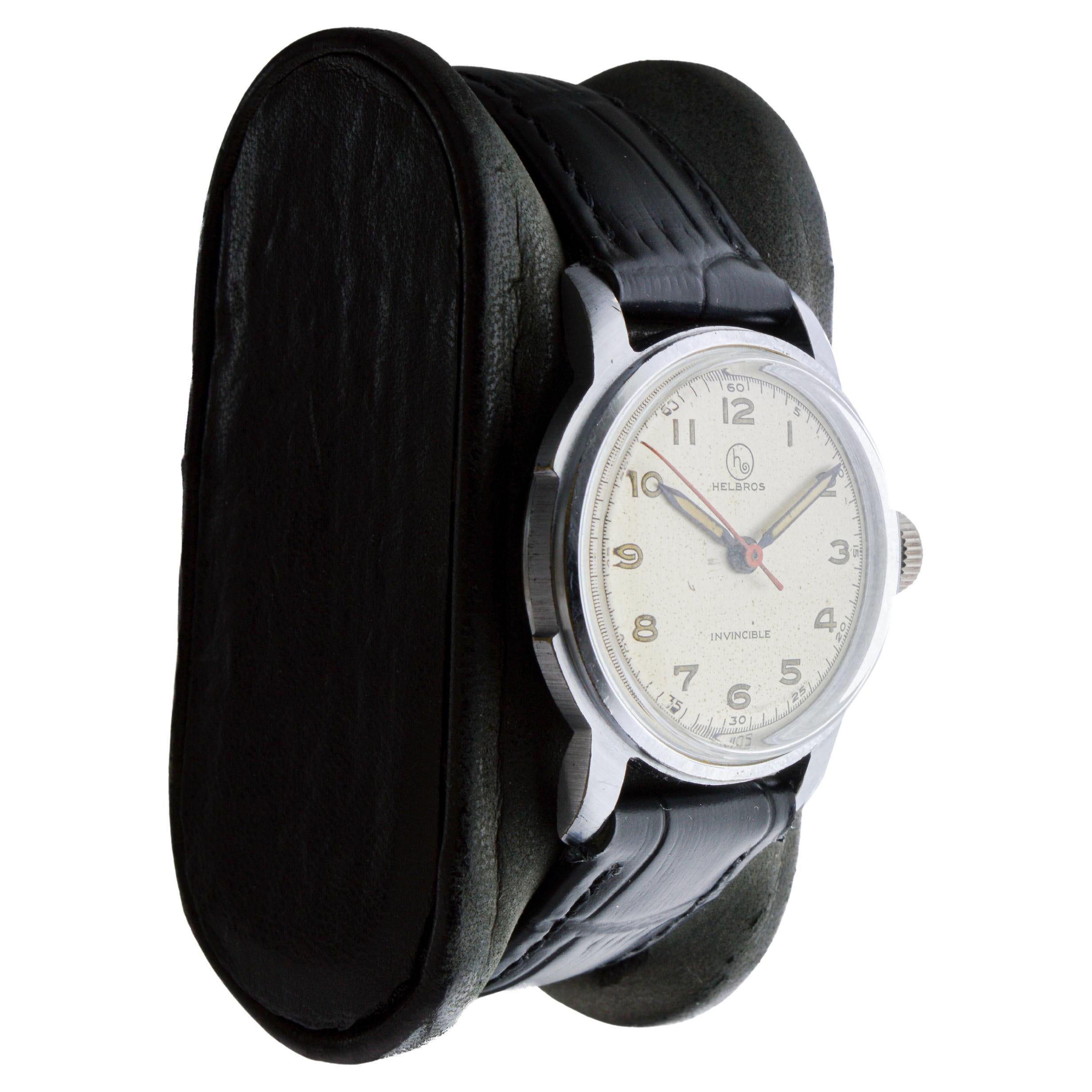 FABBRICA / CASA: Helbros Watch Company
STILE / RIFERIMENTO: Art Déco
METALLO / MATERIALE: Acciaio inossidabile
CIRCA / ANNO: 1950
DIMENSIONI: Lunghezza 37 mm 