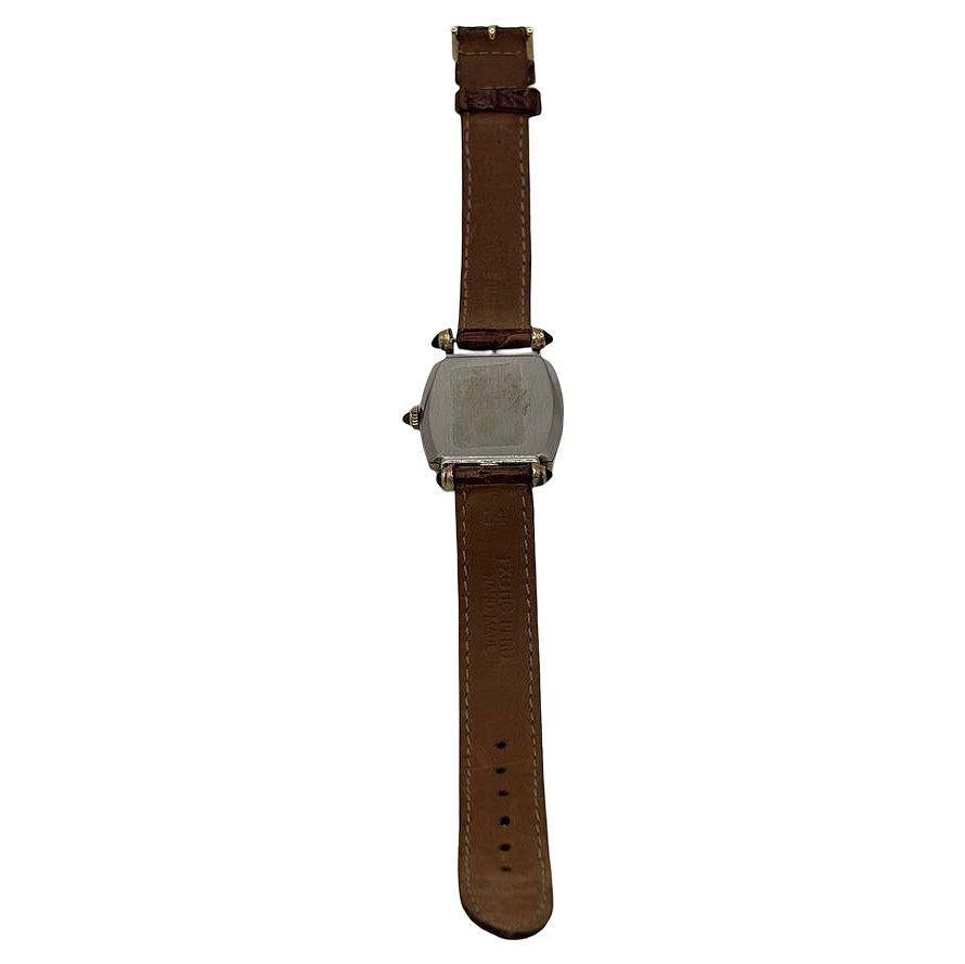 Mid-Century moderno Orologio manuale da uomo Helbros a forma di Tonneau in oro riempito Art Deco con rubini in vendita