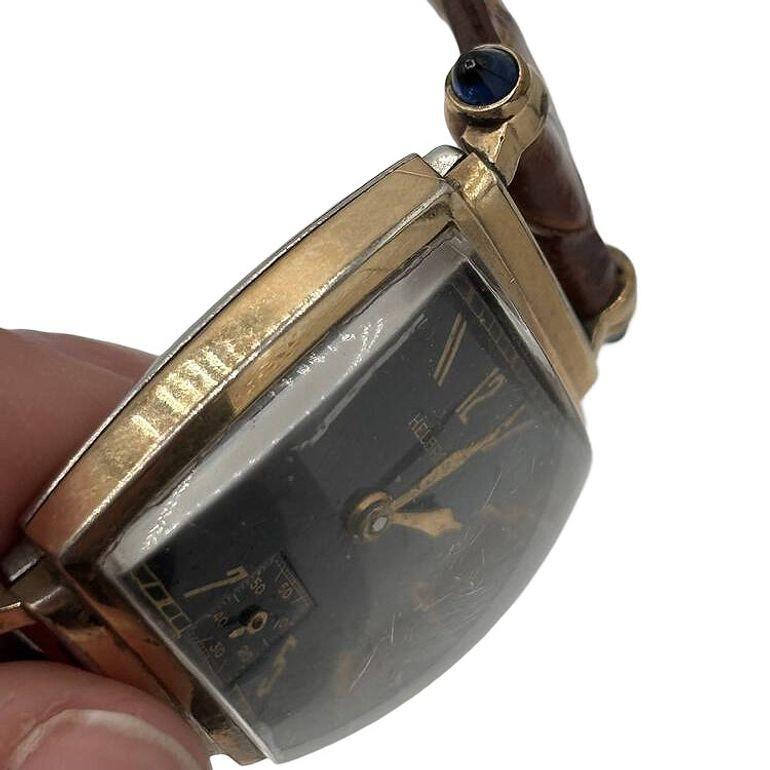 Metà XX secolo Orologio manuale da uomo Helbros a forma di Tonneau in oro riempito Art Deco con rubini in vendita