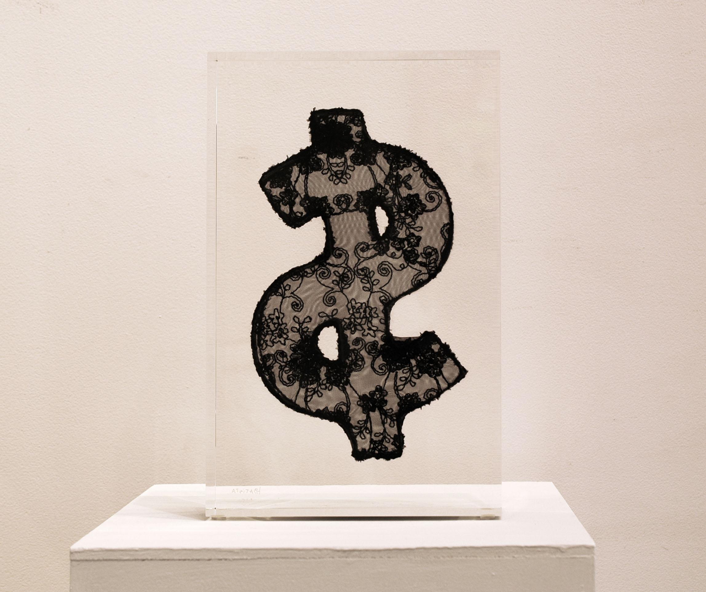 Dollar Laces - Contemporain Sculpture par Helder Batista