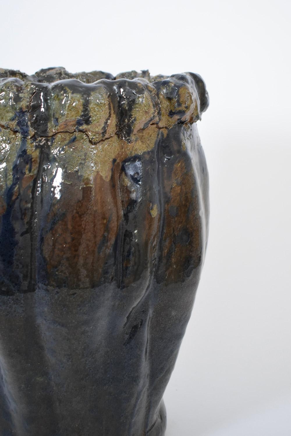 Portoghese Vaso in ceramica organica Helder, 2024. in vendita