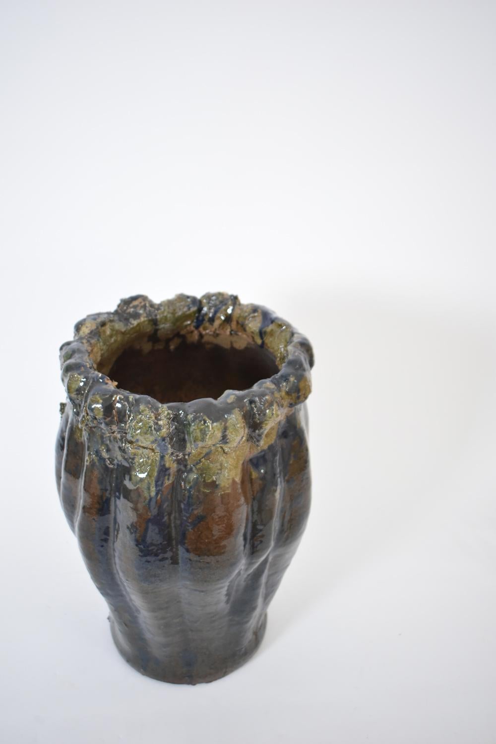 Smaltato Vaso in ceramica organica Helder, 2024. in vendita
