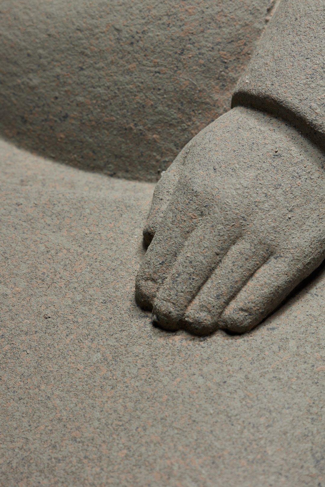 Los negocios van mal, Escultura de hombre sentado del siglo XX, Mujer artista de Nueva York en venta 2
