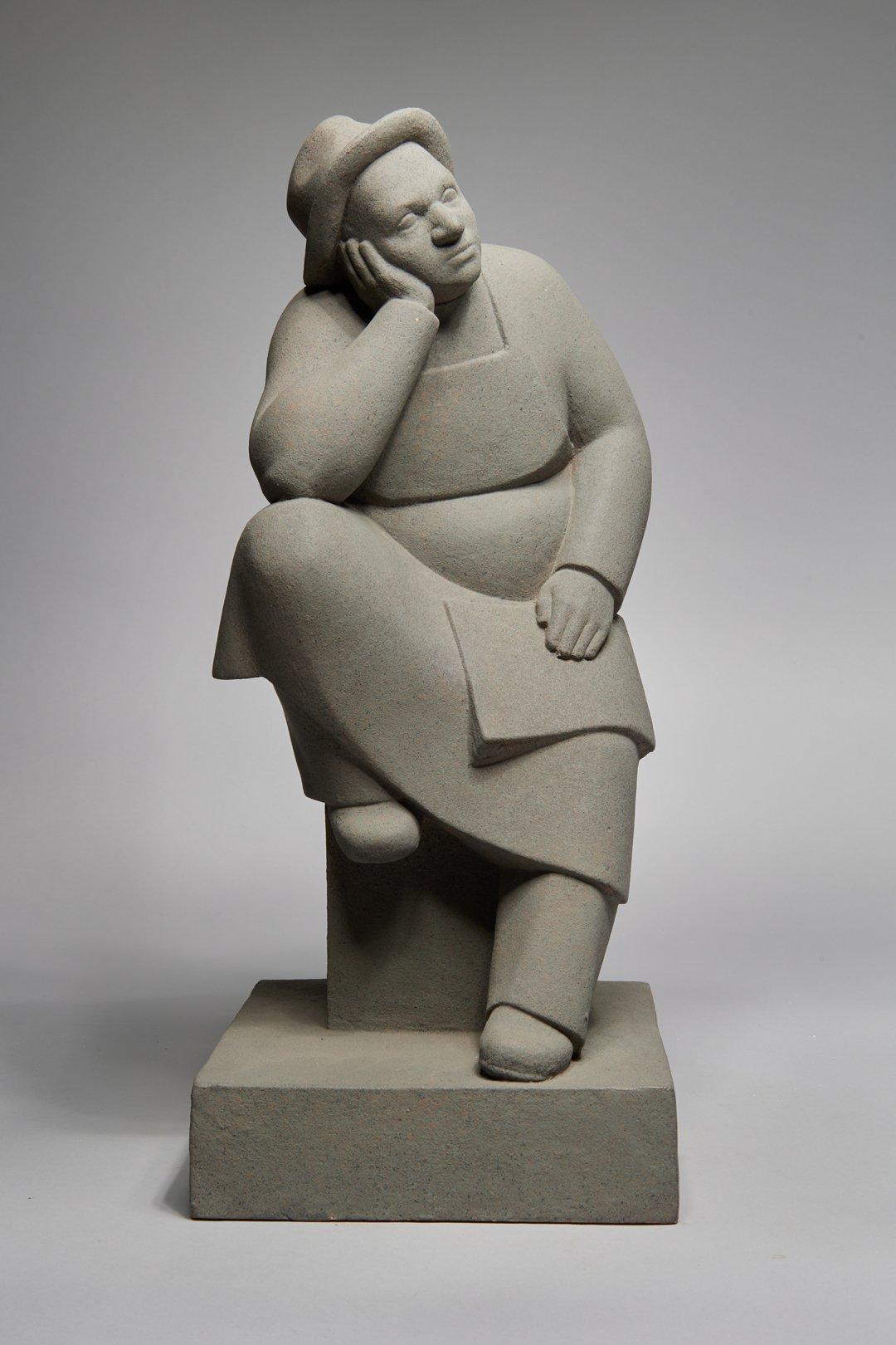 Figurative Sculpture de Helen Beling - Los negocios van mal, Escultura de hombre sentado del siglo XX, Mujer artista de Nueva York