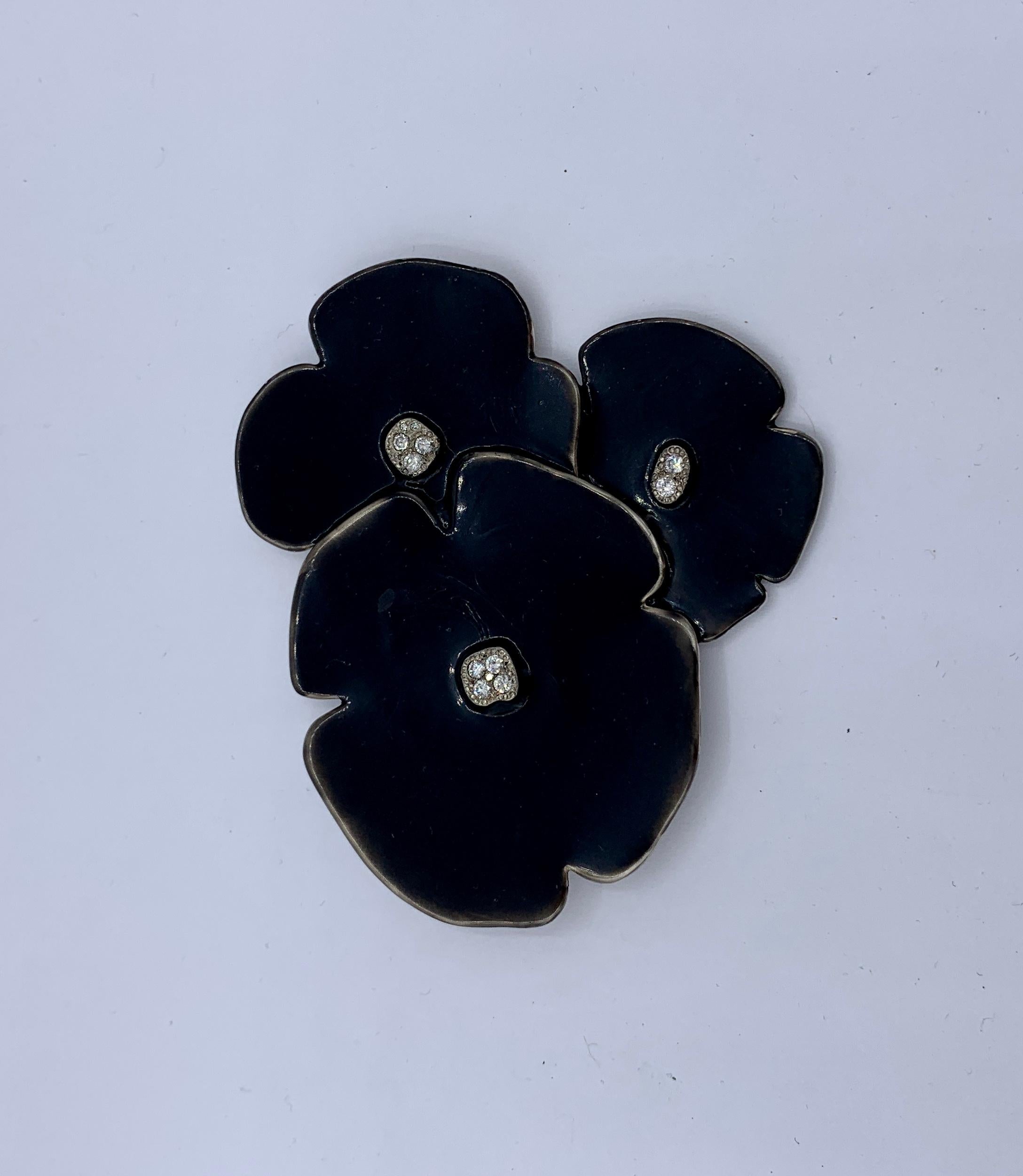 This is a fabulous large dramatic pendant or brooch of Poppy Flowers in black lacquer set with Diamonds in 14 Karat White Gold by Helen Blythe-Hart.  The poppies are a spectacular piece of original jewelry art sculpture by famed artist Helen