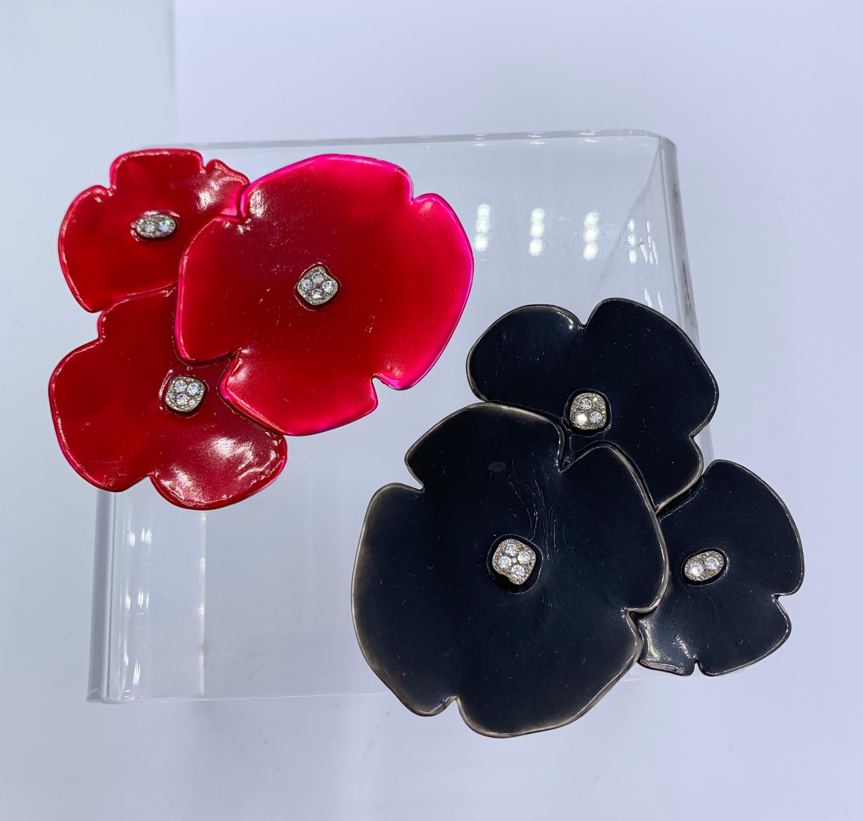 Round Cut Helen Blythe-Hart Diamond Poppy Flower Pendant Brooch Necklace 14 Karat Gold For Sale