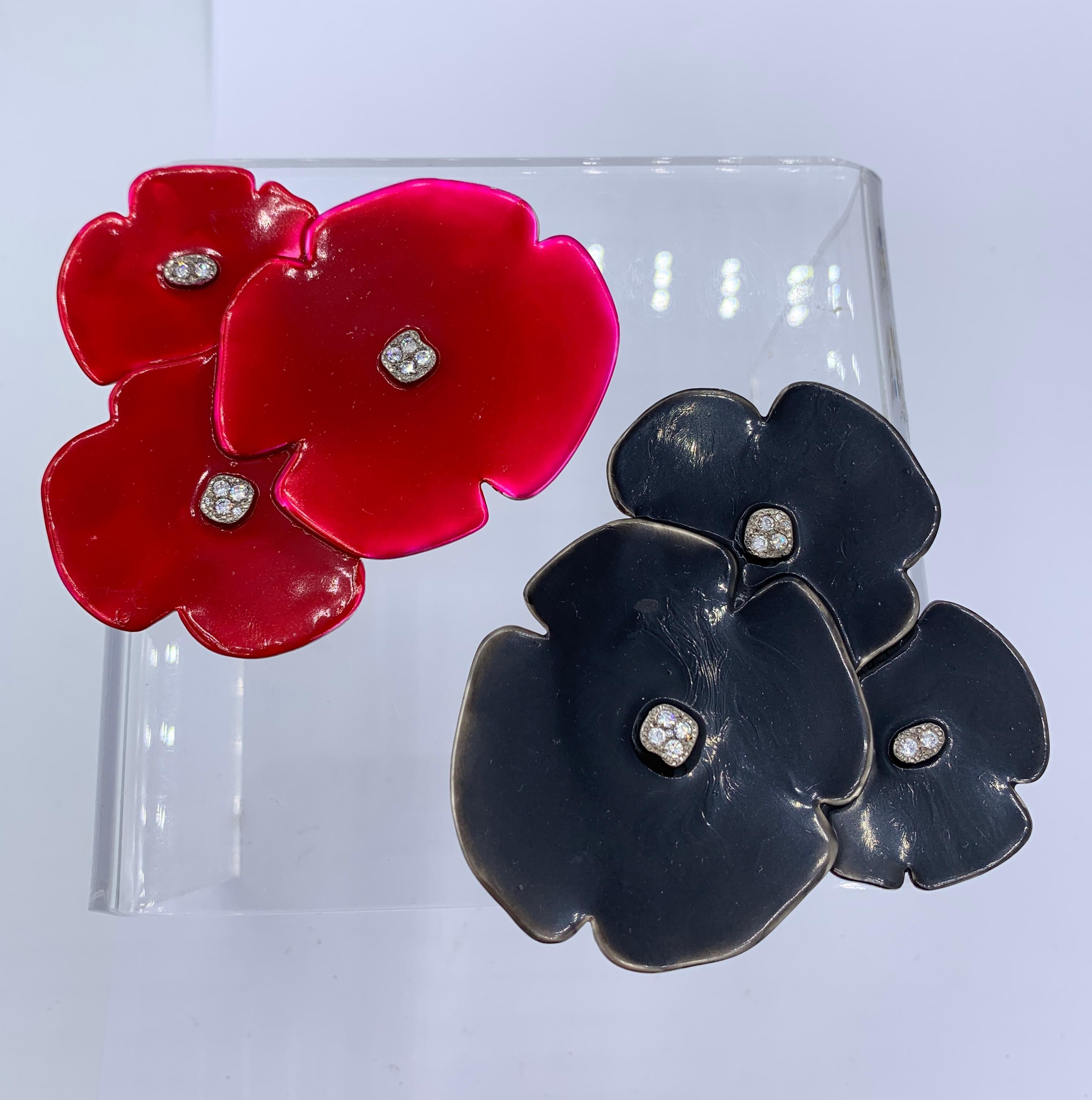 Women's Helen Blythe-Hart Diamond Poppy Flower Pendant Brooch Necklace 14 Karat Gold For Sale