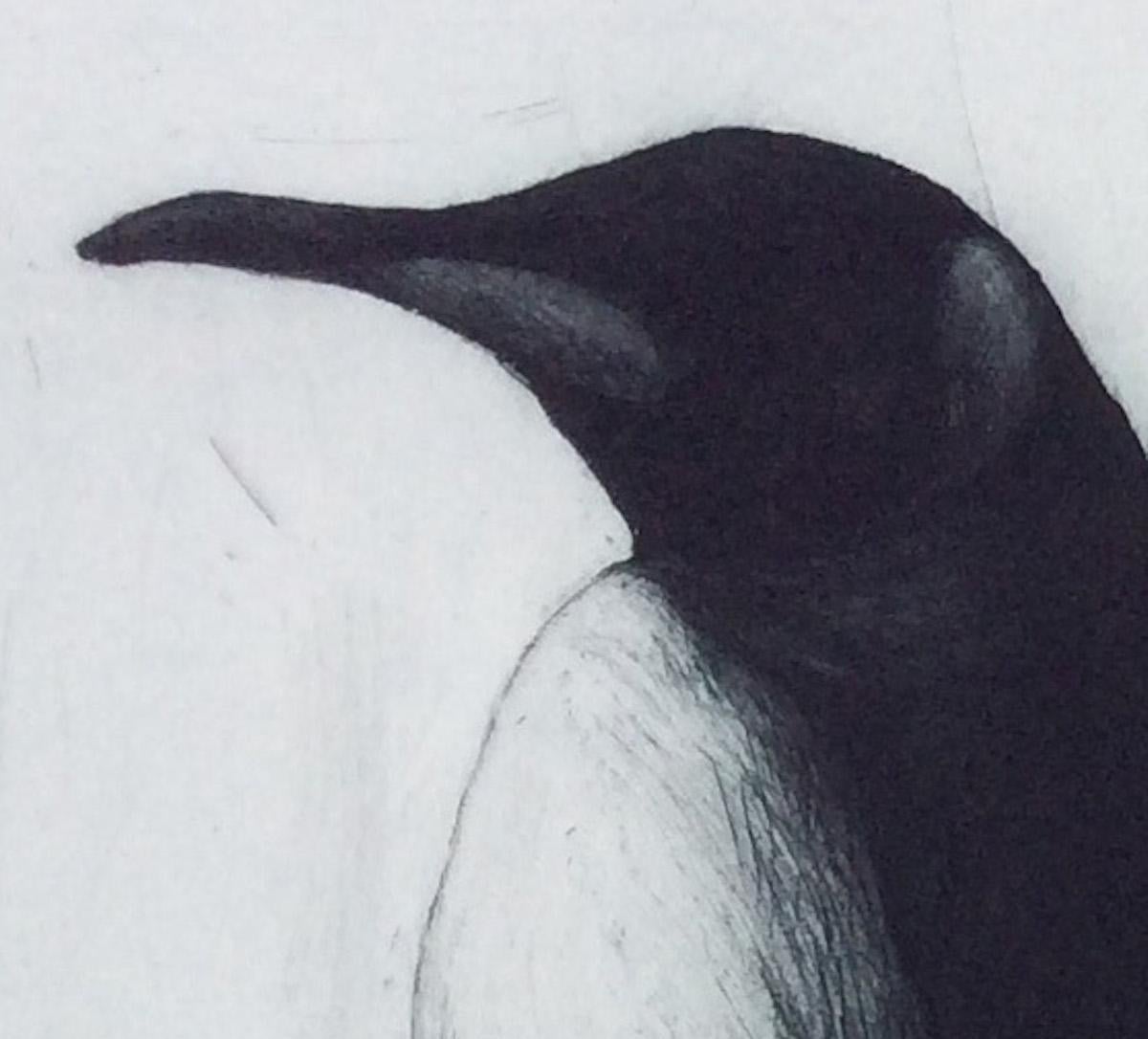 Zukunft!, Penguin-Kunst, zeitgenössische monochrome Tierkunst, Schwarz-Weiß-Kunst (Grau), Still-Life Print, von Helen Fay