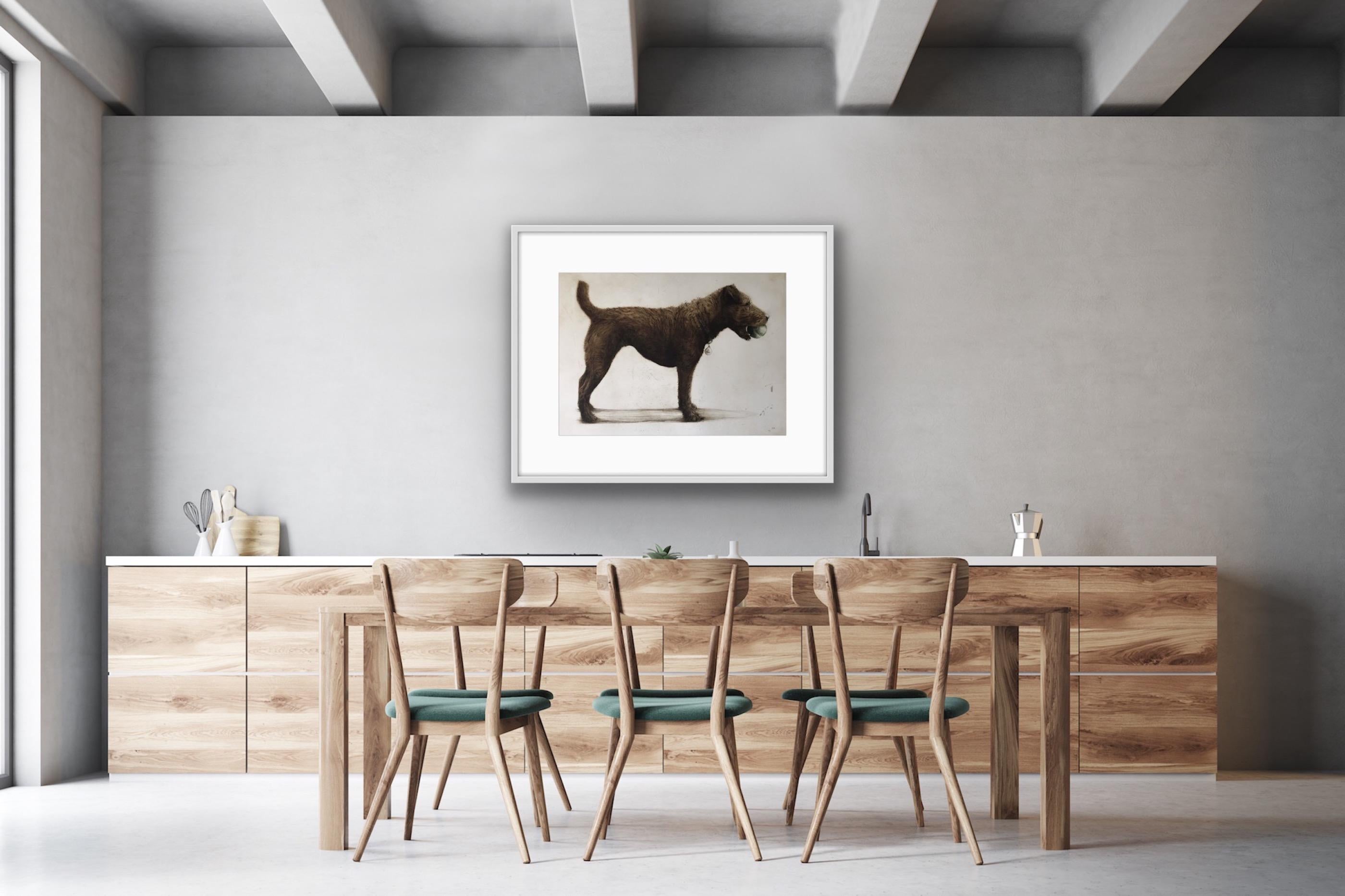 Izzy con la sua palla, Arte del cane, Arte accessibile, Stampa animale contemporanea in vendita 2
