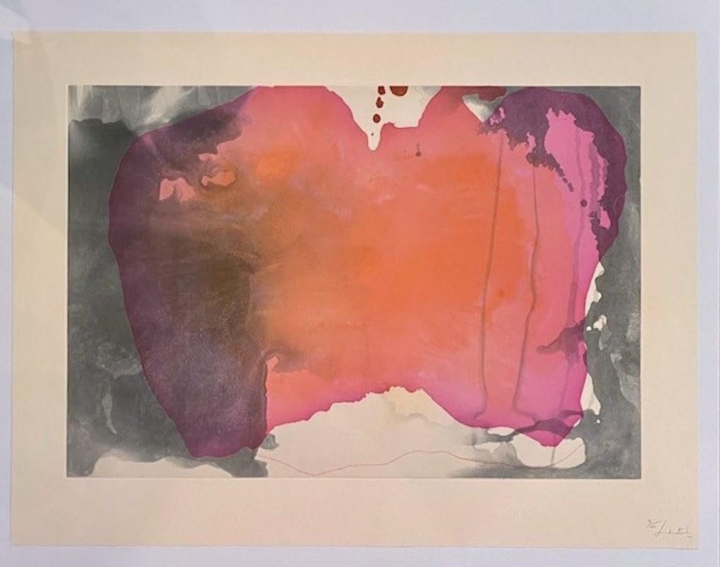 Une image d'une beauté éthérée, Helen Frankenthaler a créé Causeway en 2001 après une vie d'expérimentation avec la gravure et l'aquatinte.  Signée à la main, datée et numérotée au crayon, cette œuvre d'art exquise mesure 28 ¼ x 37 ¾ in. (71,8 x 96