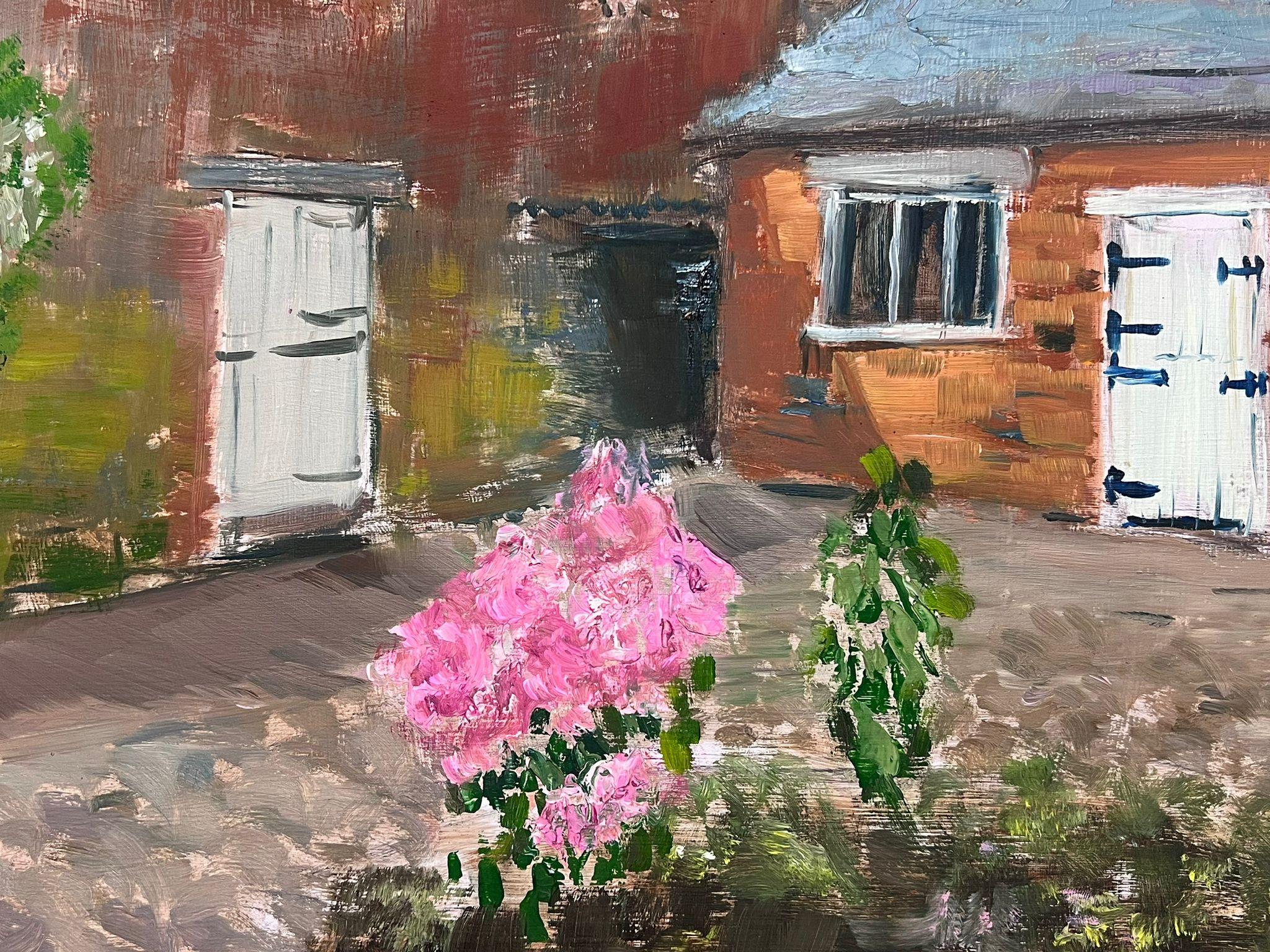 Encantadora escena de patio inglés con torre de iglesia y edificios de ladrillo - Painting Impresionista de Helen Greenfield