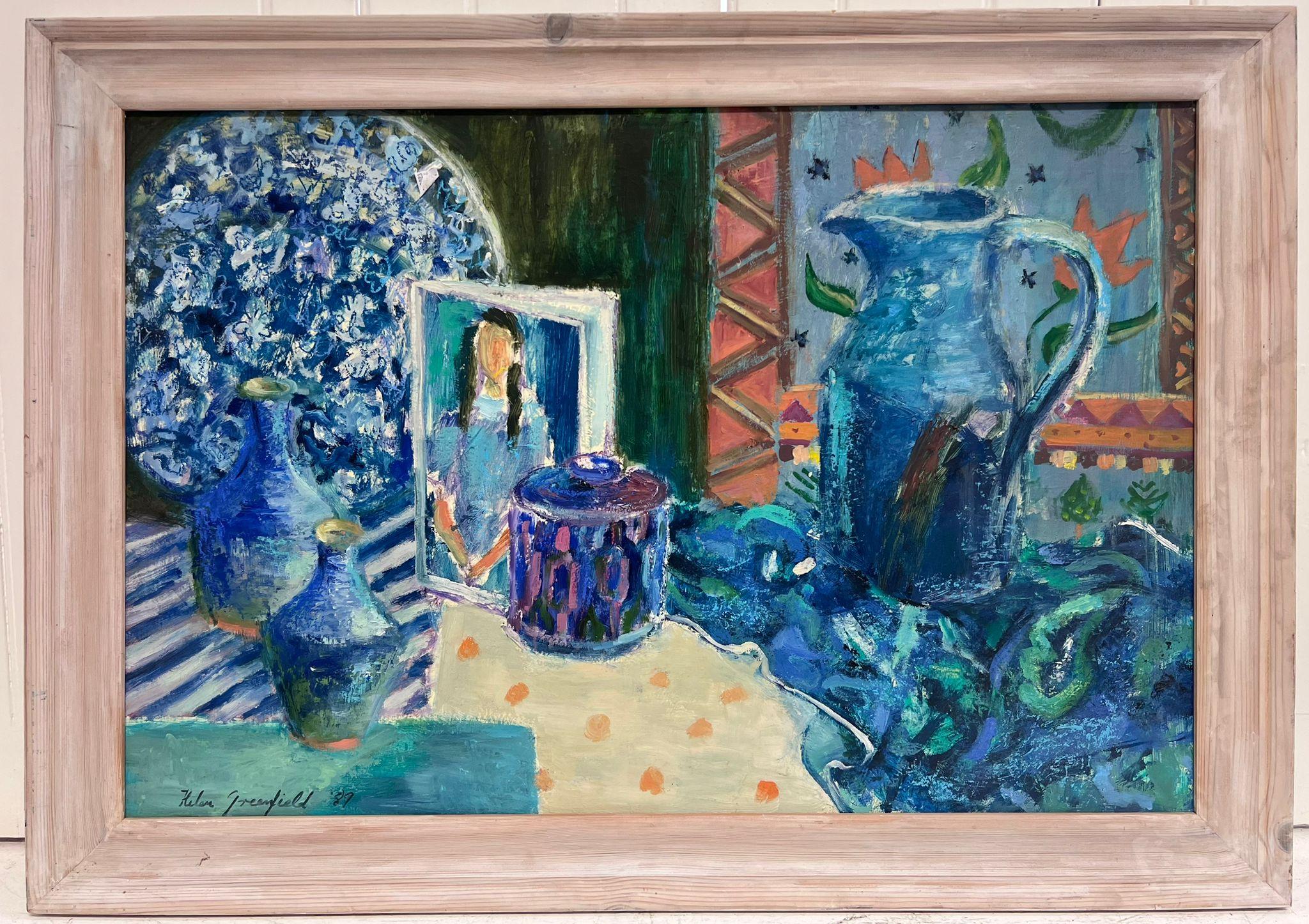Pintura al óleo impresionista moderna Escena de mesa interior azul Jarras y libros azules - Painting de Helen Greenfield