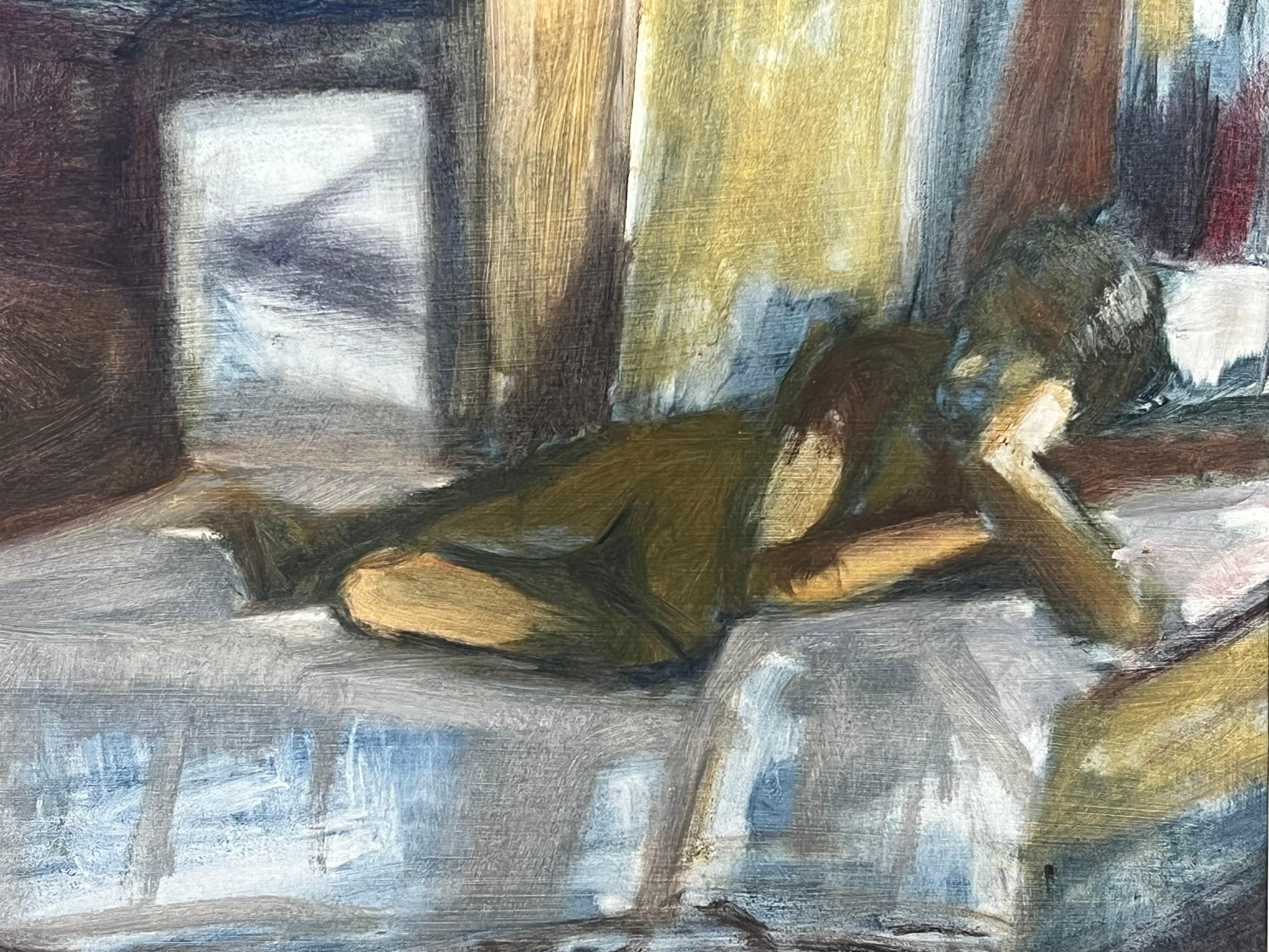 Figure nue dans un intérieur faiblement éclairé se reposant sur un lit avec filtre de lumière solaire - Gris Figurative Painting par Helen Greenfield