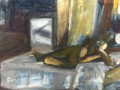 Figura desnuda en un interior poco iluminado Descansando en una cama con luz solar filtrada