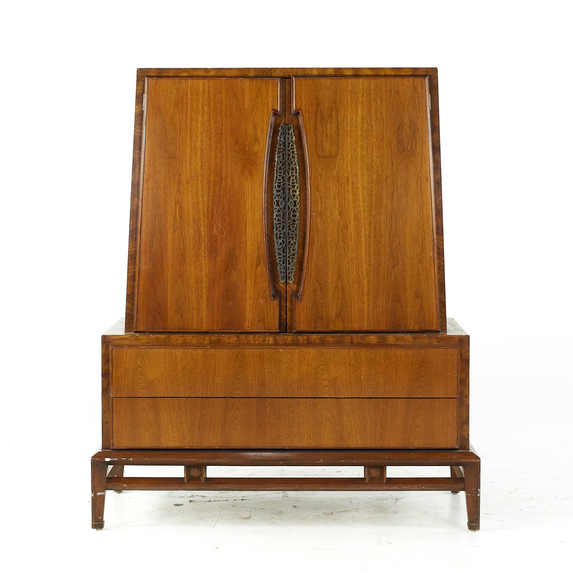 Helen Hobey Baker midcentury walnut Brutalist armoire

This armoire measures: 44 wide x 21.5 deep x 55 inches high

All pieces of furniture can be had in what we call restored vintage condition. That means the piece is restored upon purchase so