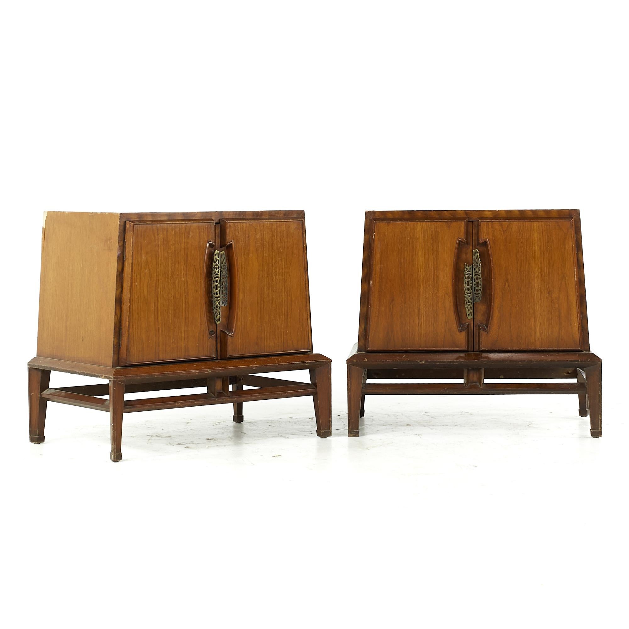 Helen Hobey Baker midcentury Walnut Nightstands - Pair

Each nightstand measures: 28 wide x 18 deep x 25 inches high

All pieces of furniture can be had in what we call restored vintage condition. That means the piece is restored upon purchase