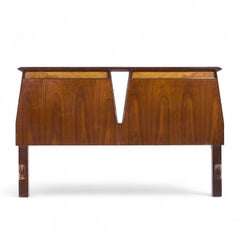 Testiera per regina in noce di Helen Hobey Helen Baker del metà del secolo scorso