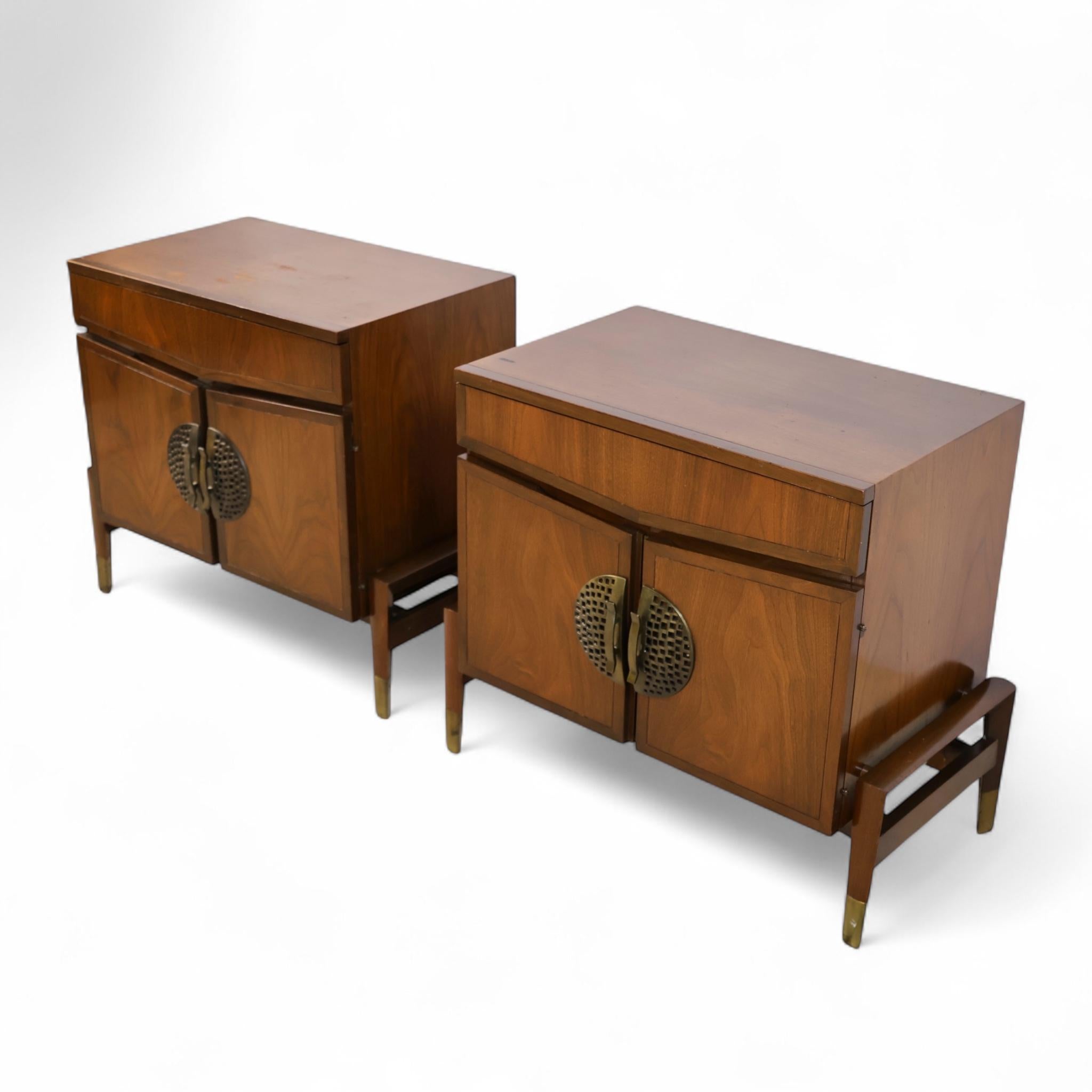 Helen Hobey Baker Pair of Vintage Mid Century Modern Nightstands c. 1960s In Good Condition For Sale In Denville, NJ