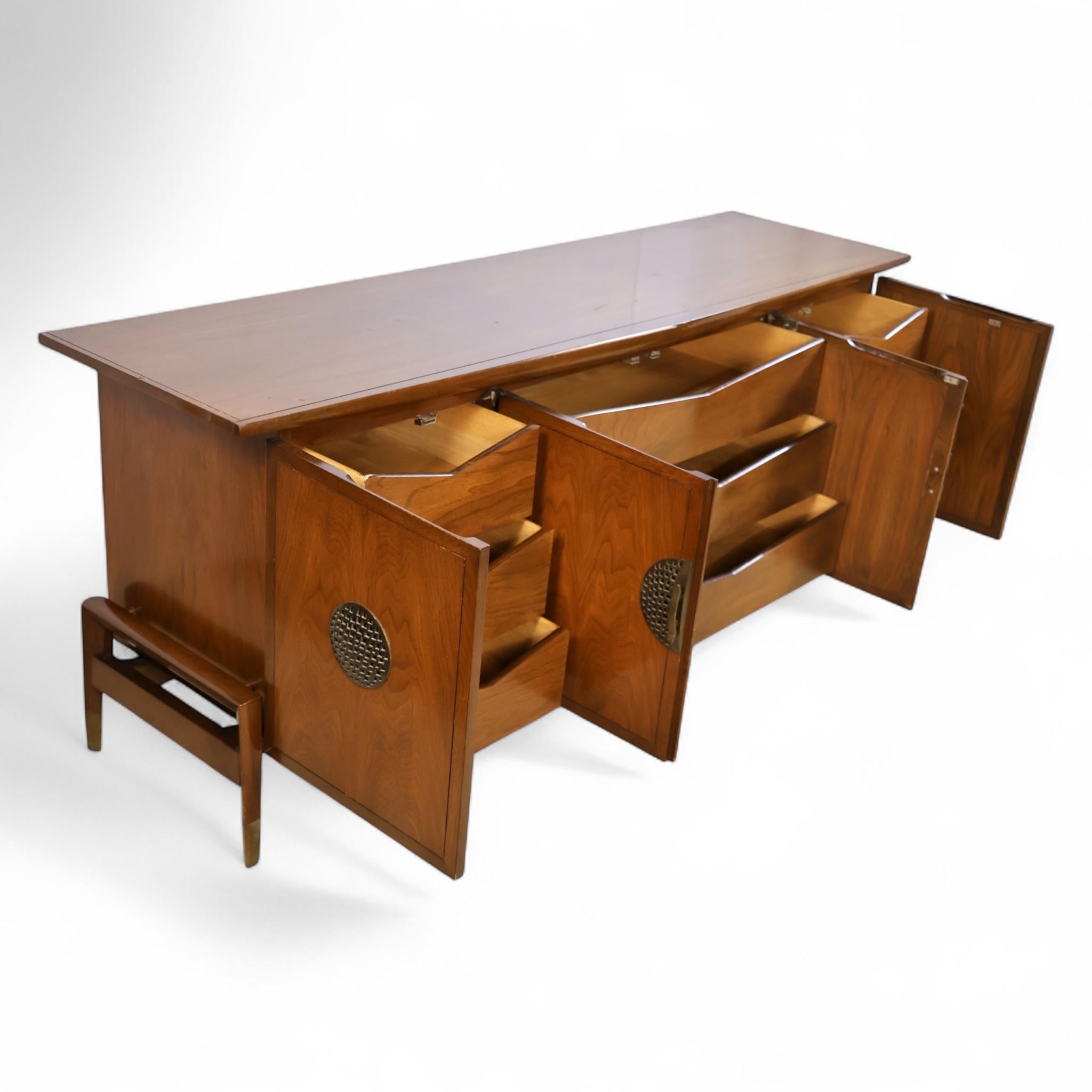 American Helen Hobey Baker Vintage Mid Century Modern 9 Drawer Lowboy Dresser c. 1960s For Sale
