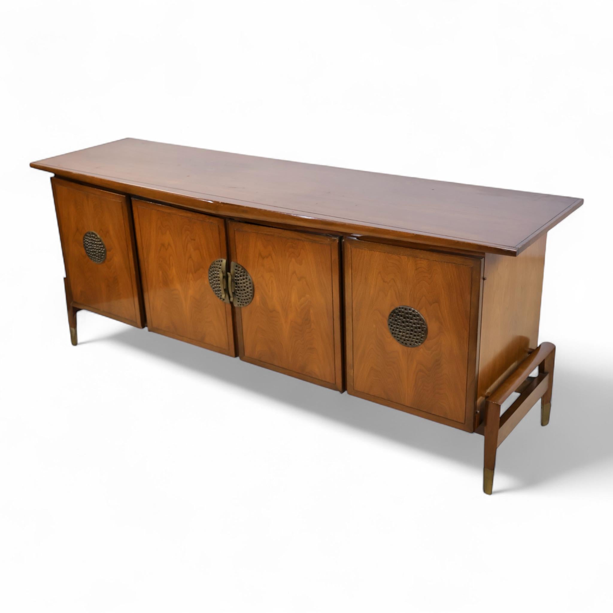 Helen Hobey Baker Vintage Mid Century Modern 9 Drawer Lowboy Dresser c. 1960s In Good Condition For Sale In Denville, NJ