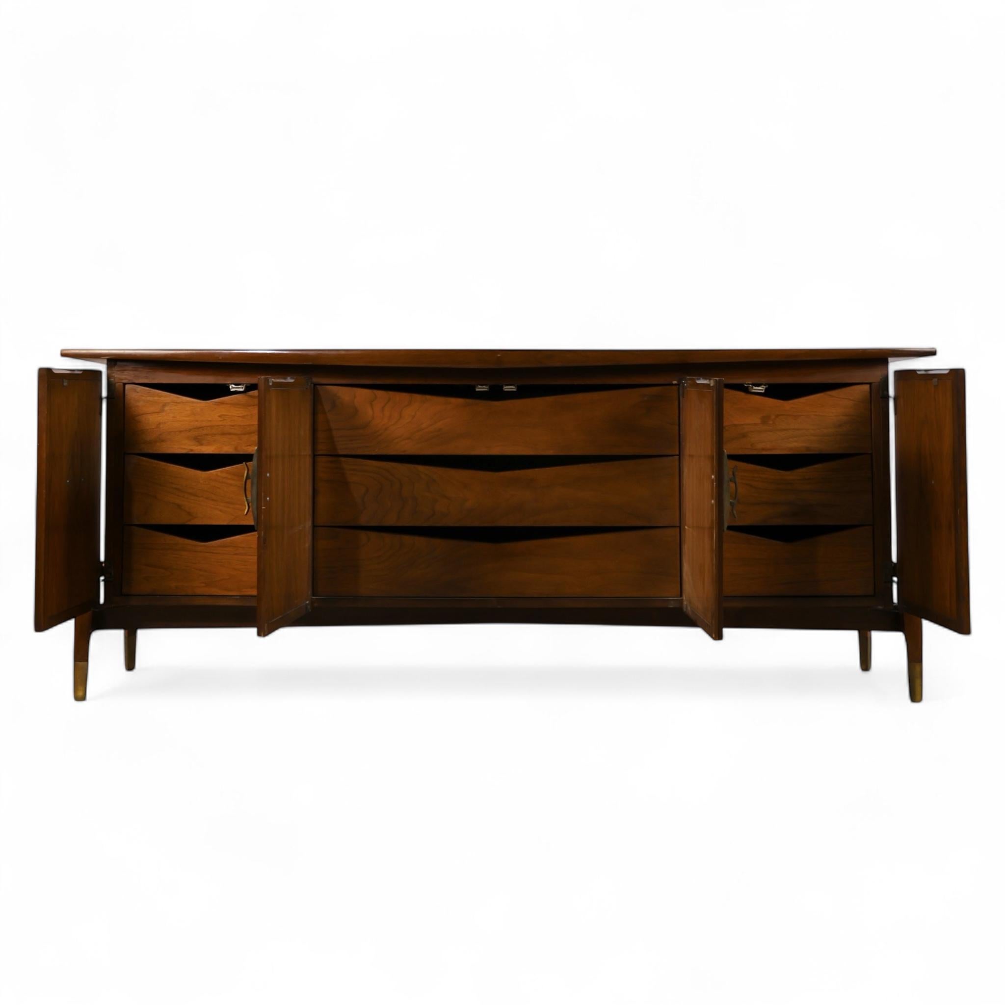 Helen Hobey Baker Vintage Mid Century Modern 9 Drawer Lowboy Dresser c. 1960s For Sale 1