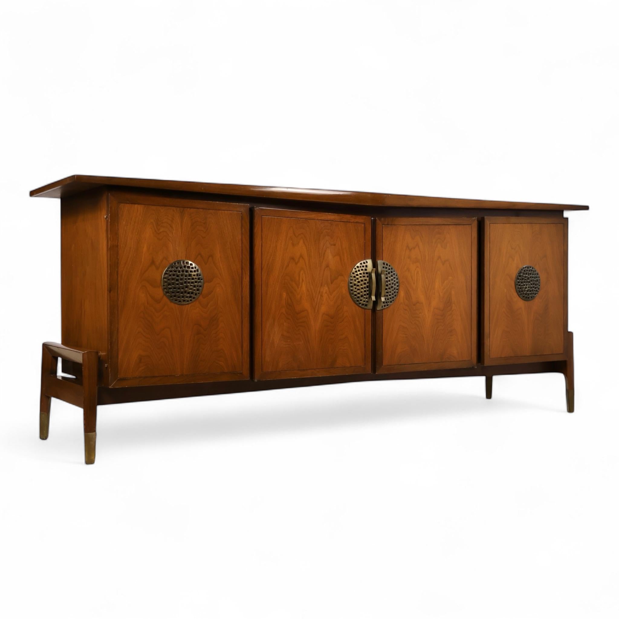 Helen Hobey Baker Vintage Mid Century Modern 9 Drawer Lowboy Dresser c. 1960s For Sale 2