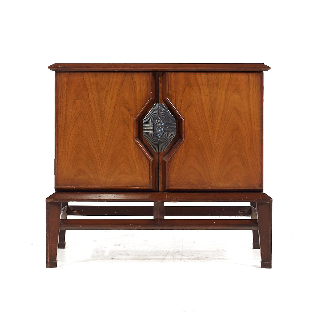 Helen Hobey for Baker Mid Century Walnut Nightstands - Pair In Good Condition For Sale In Countryside, IL