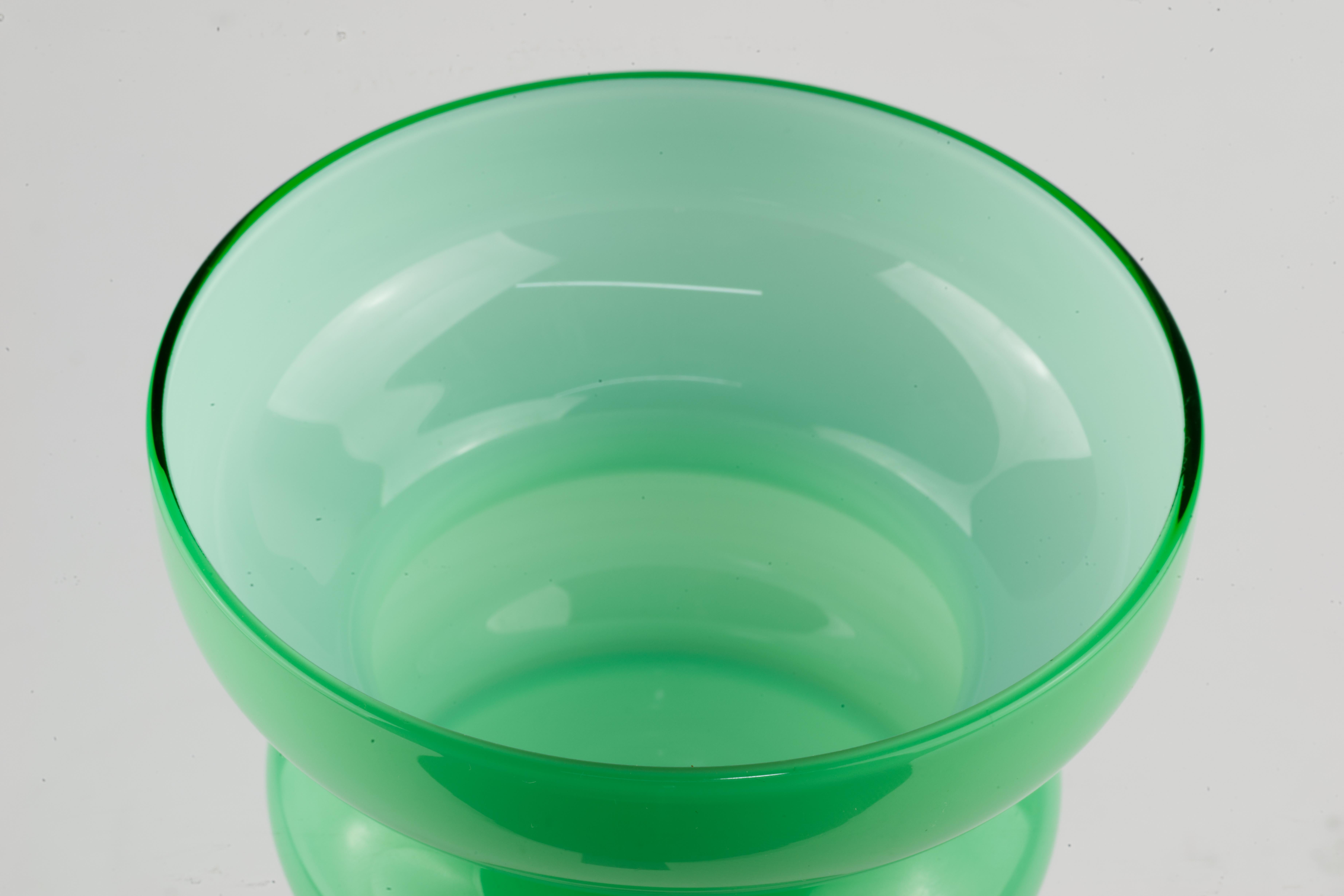 Svedese Vaso in vetro Helen Krantz per Orrefors Sommerso, The Moderninavian in vendita