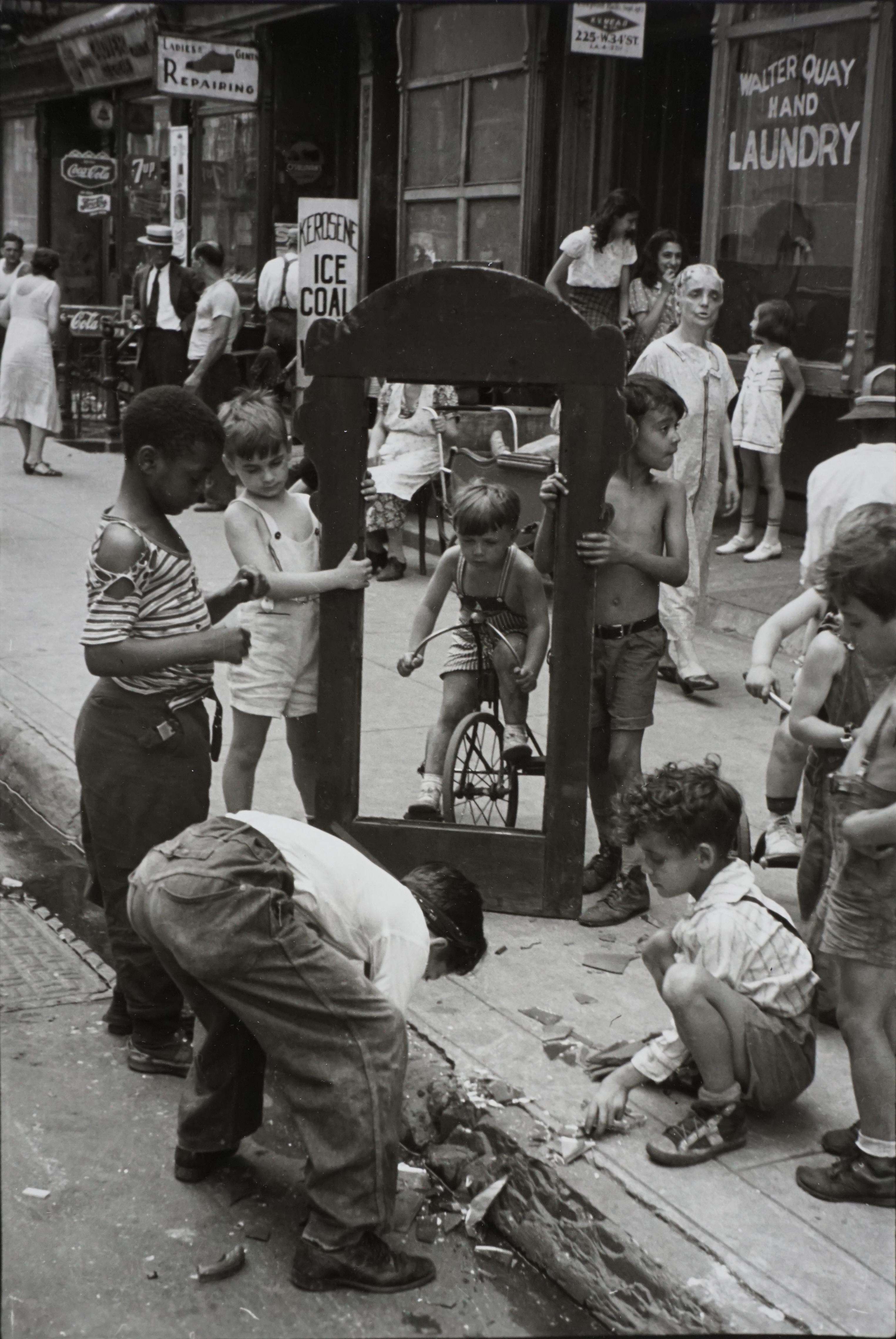 What did Helen Levitt photograph?