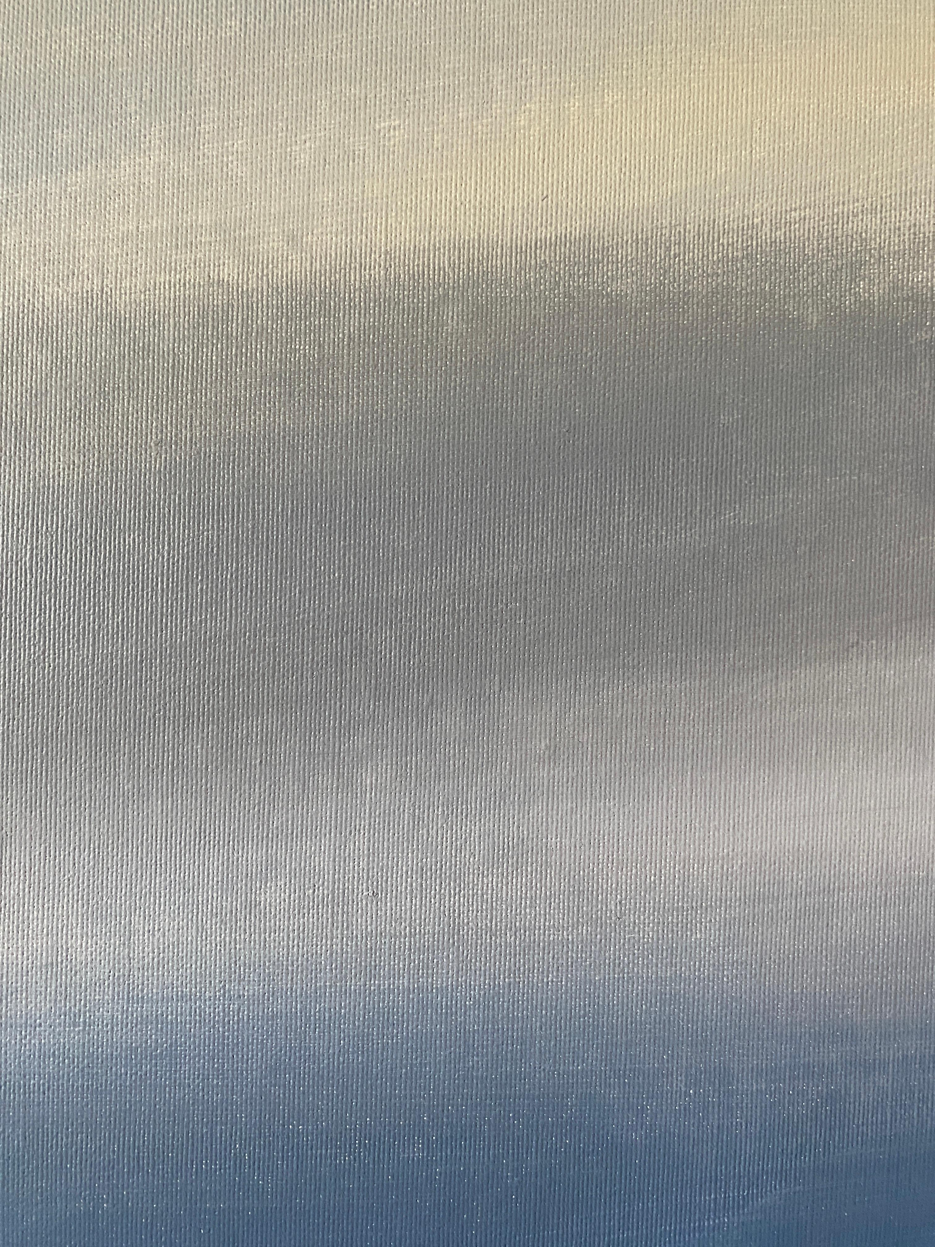 Breathe Slowly/12 von Helen Mount zeigt die flüchtigen Schatten der Morgendämmerung, die sanft auf die geheimnisvollen Linien der Landschaft fallen. Ruhige, kalte Töne in den horizontalen Streifen von Himmel und Erde schaffen eine Atmosphäre tiefer,