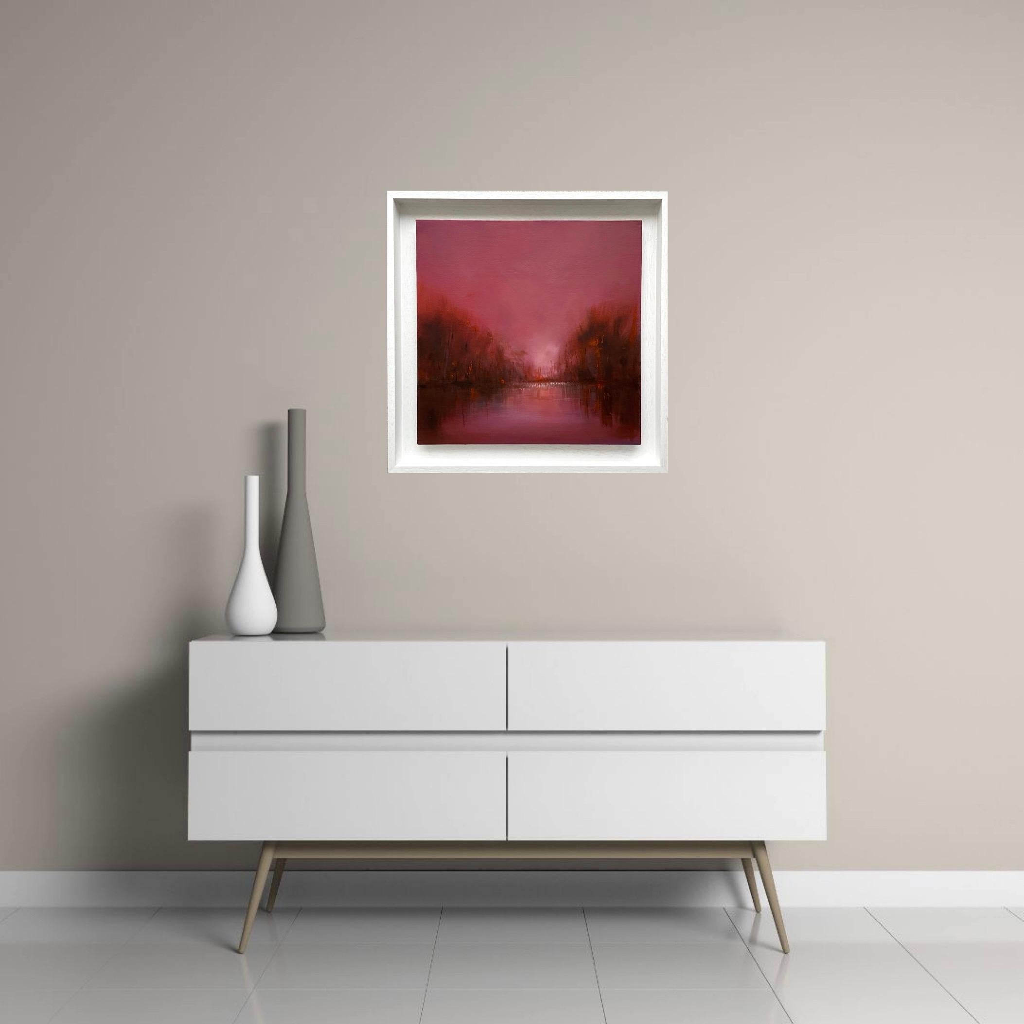 Cette peinture est une représentation abstraite contemporaine de l'aube se levant au-dessus d'une forêt, la lumière se reflétant sur l'eau dans une trouée dans la ligne des arbres. Les principales couleurs sont le rose, l'orange et la terre de